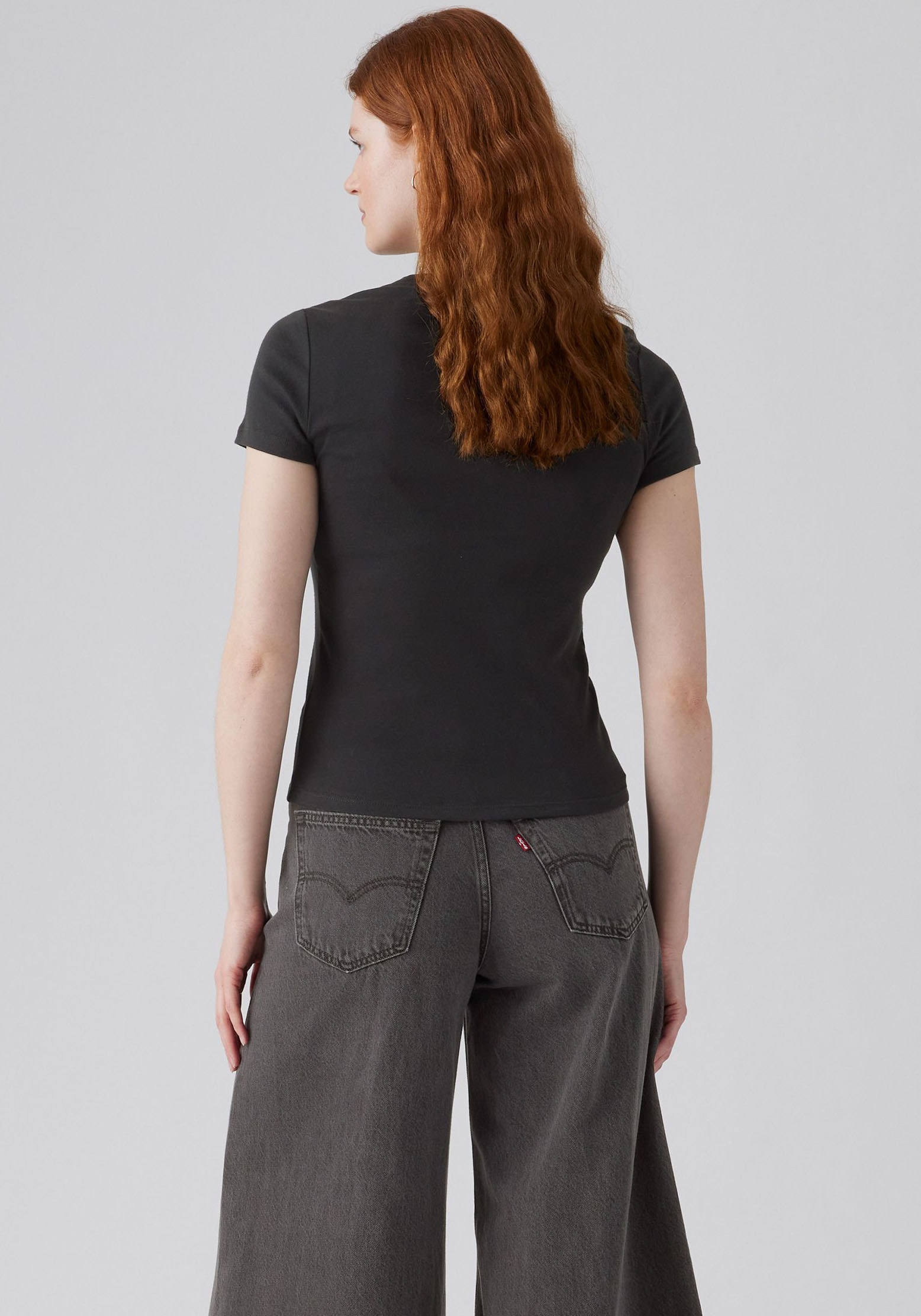 Levi's® T-shirt »Mini-Logo« Packung, 2 cuis mit kleiner Markenlogo-Stickerei auf der Brust