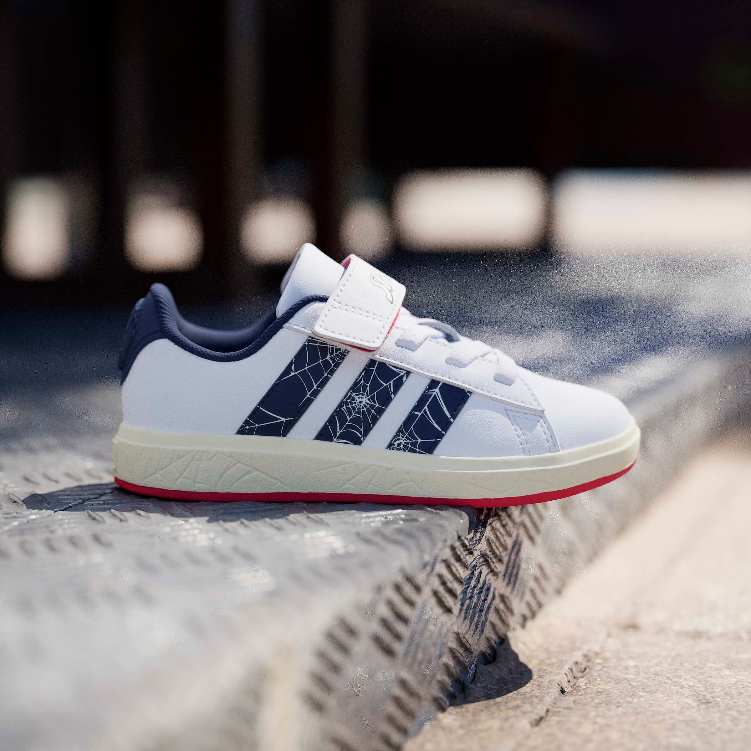 adidas Sportswear Sneakers »ADIDAS MARVEL SPIDER-MAN GRAND COURT KIDS«  pour enfants et adolescents