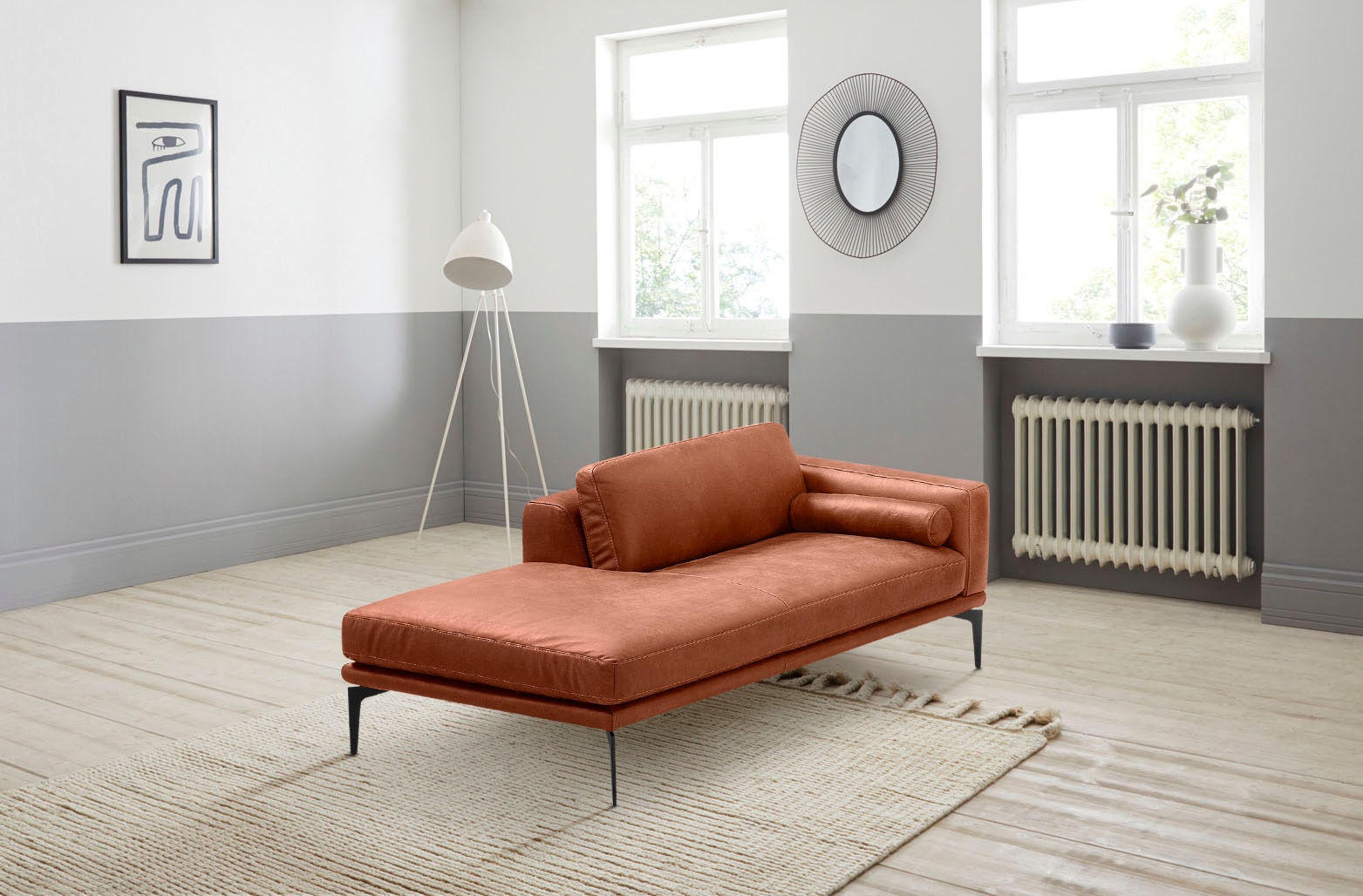 Egoitaliano Ottomane »Masu, Design trifft super Sitzkomfort, mit toller Detailverarbeitung« Rückenkissen und Armteilrolle für mehr Komfort, mit Metallfüssen