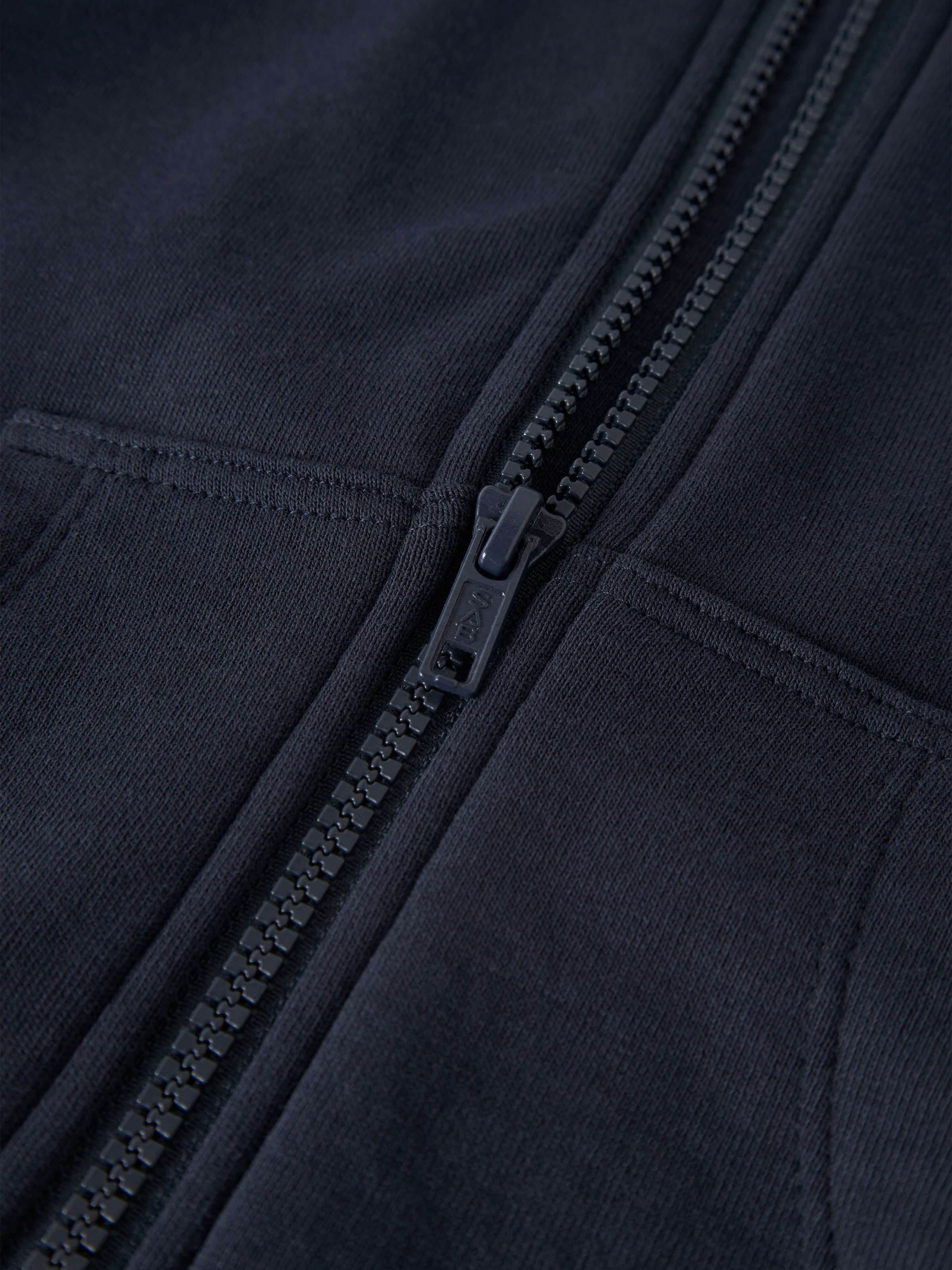 Name It Kapuzensweatjacke »NKMNESWEAT – Sweatjacke mit Kängurutasche« unifarben, casual, regular fit, Sweatware, Rundhals