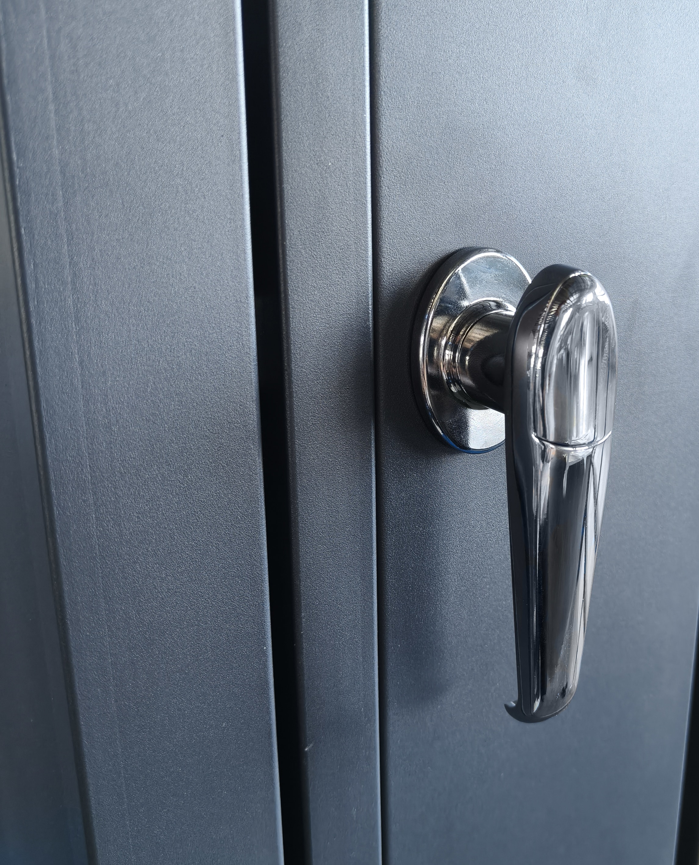 KONIFERA Mülltonnenbox »Bilbao Premium, Metall pulverbeschichtet 120-240L« Deckel mit Gasdruckfeder, abschliessbar, 120-240L BxTxH: 68x80x117 cm