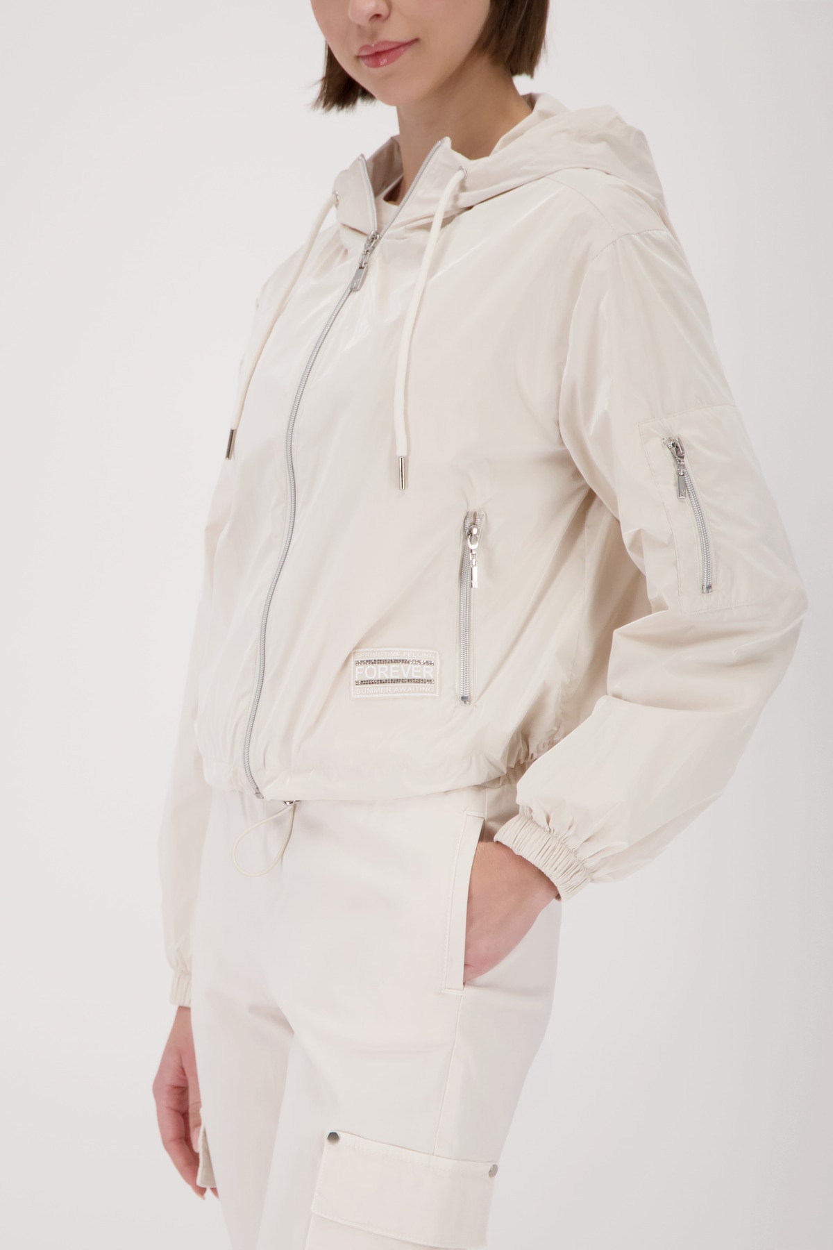 Monari Veste courte »Basic Glanznylon« mit Kapuze Regular fit mit Reissverschlusstaschen