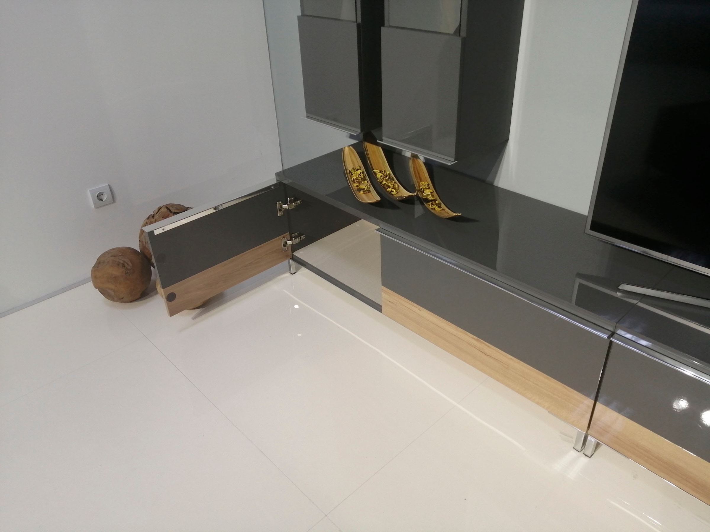 PLACES OF STYLE Table basse »Onyx« Kommode mit Soft-Close-Funktion, in zwei Breiten, Fernsehtisch