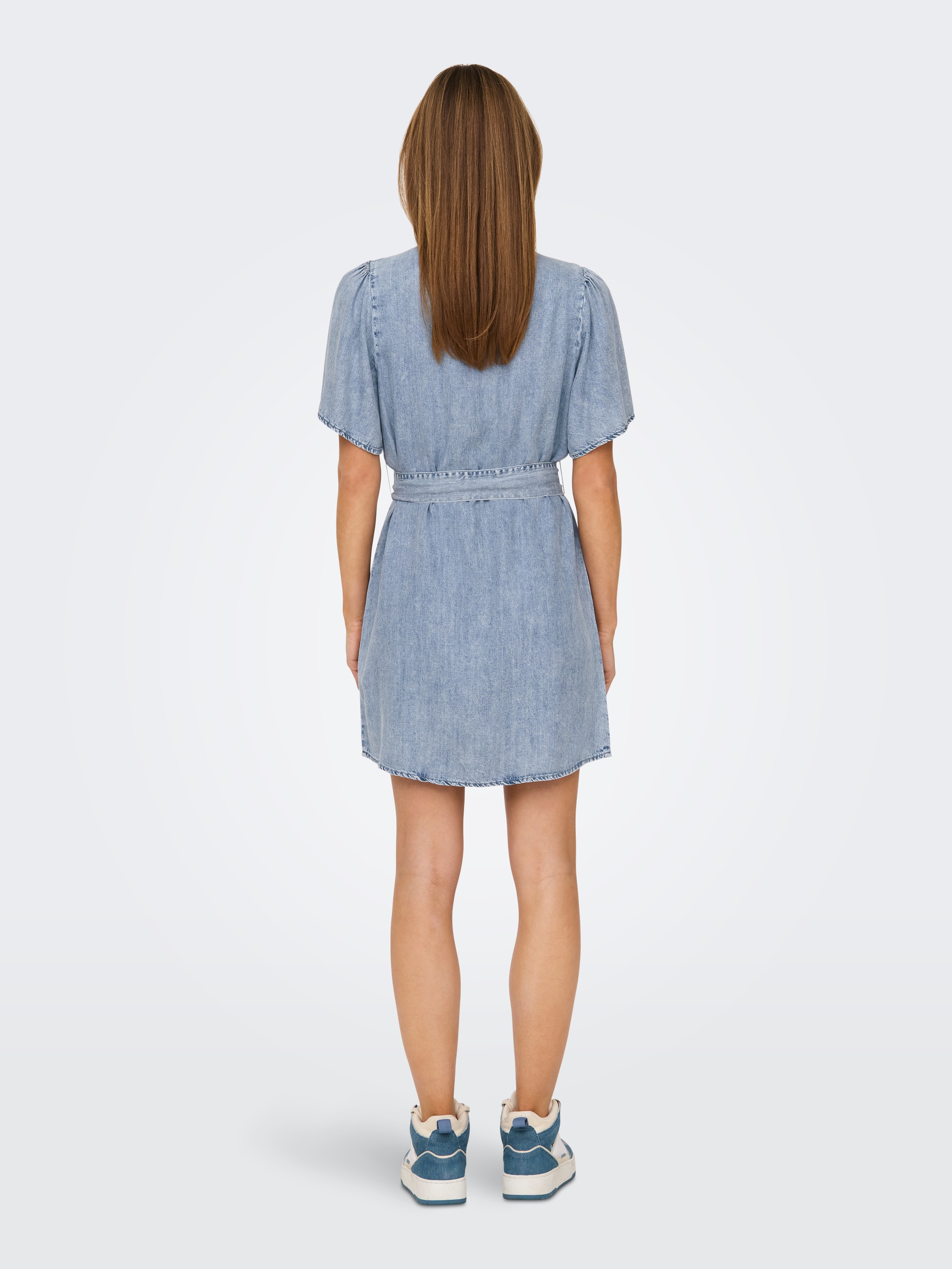ONLY Robe en jean »ONLHELENA SS BELTED DNM DRESS QYT« viscose, coupe regular