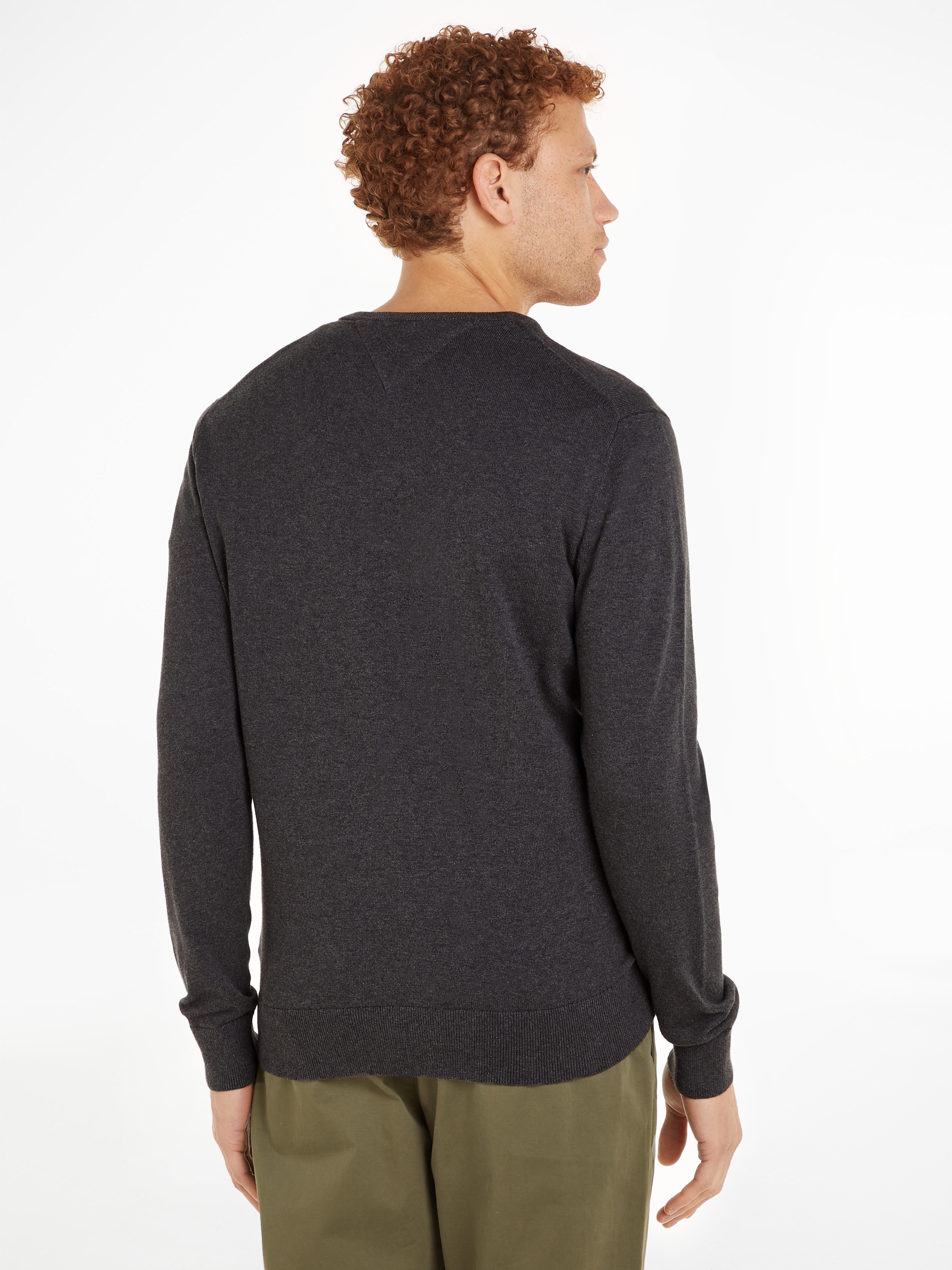 Tommy Hilfiger Strickpullover »ESSENTIAL COTTON V NECK mit V-Ausschnitt und Stickerei« unifarben, casual, regular fit, Baumwolle, V-Ausschnitt