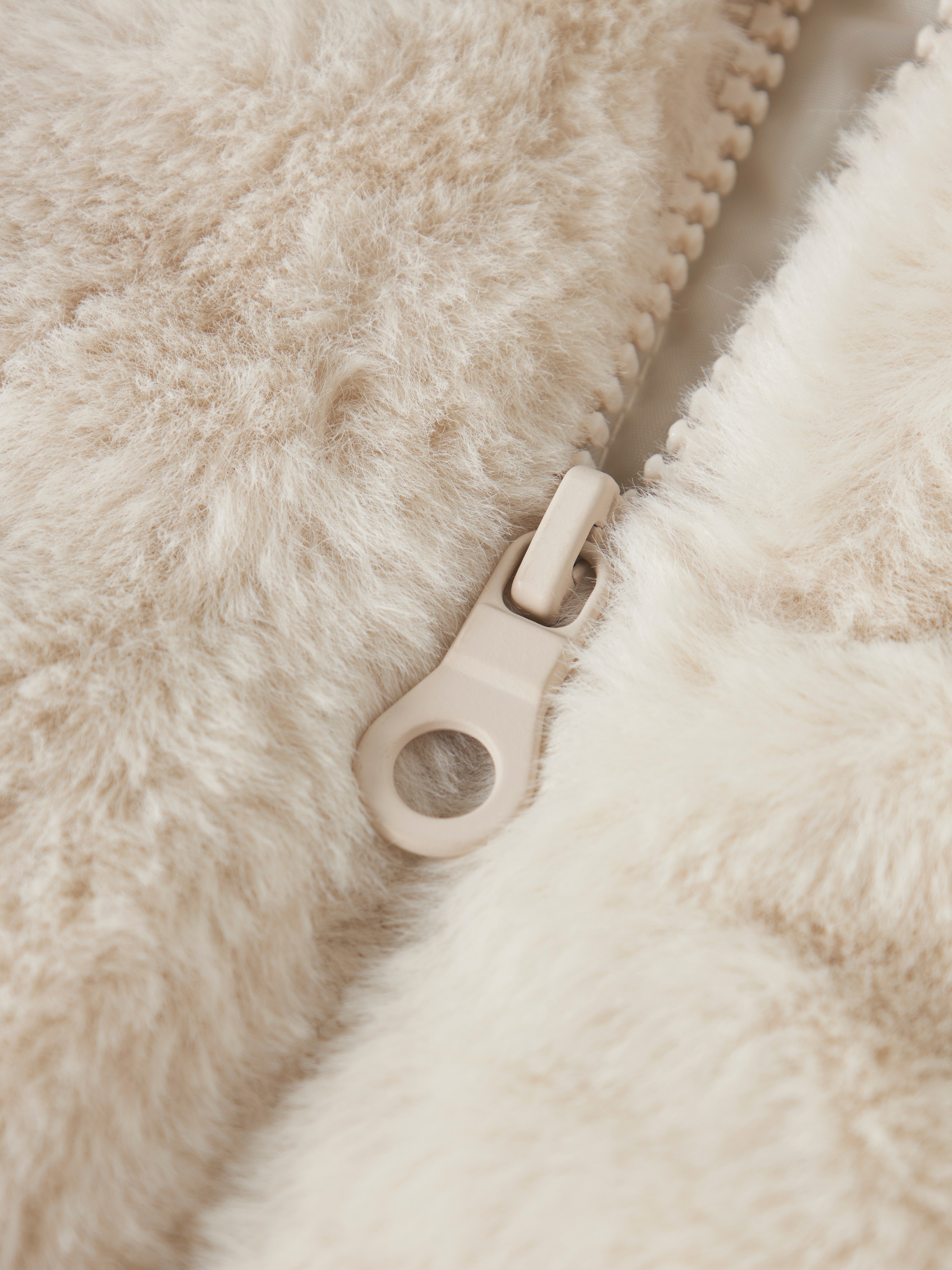Name It Veste à capuche en peluche »NBFMILA JACKET HOOD PB« avec capuche fibre synthétique