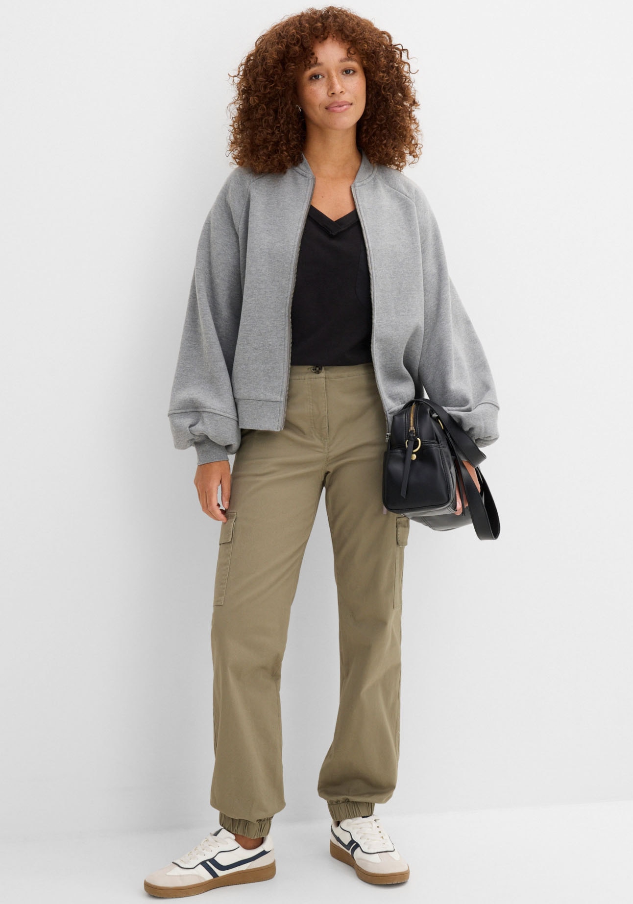 bonprix Pantalon cargo  aus Baumwolle mit Elasthan, lockere Passform, mit Bequembund