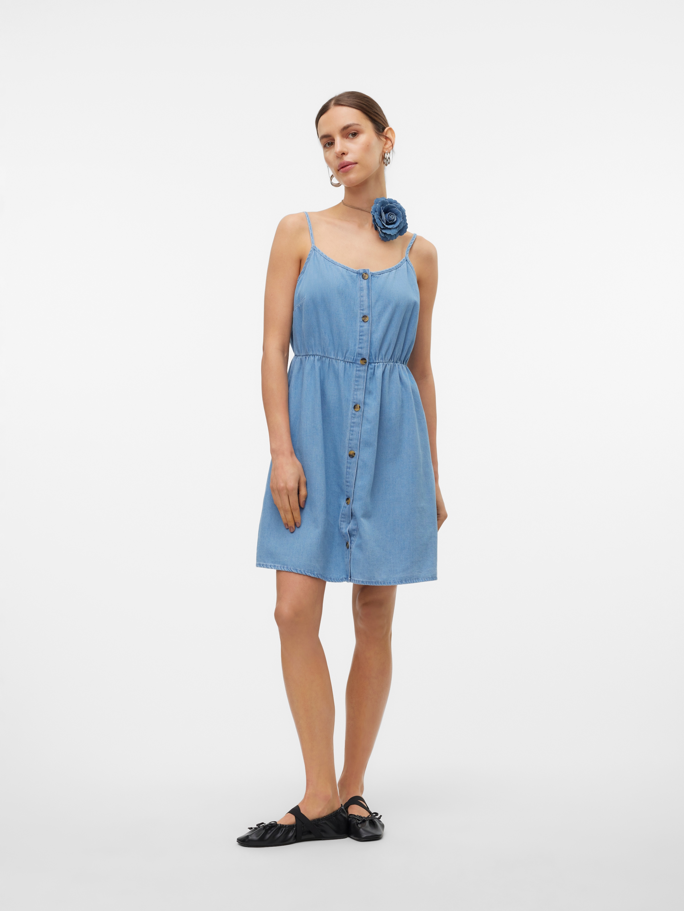Vero Moda Robe en jean »VMFLICKA STRAP SHORT DRESS LCS« Coton, coupe régulière, bretelles réglables