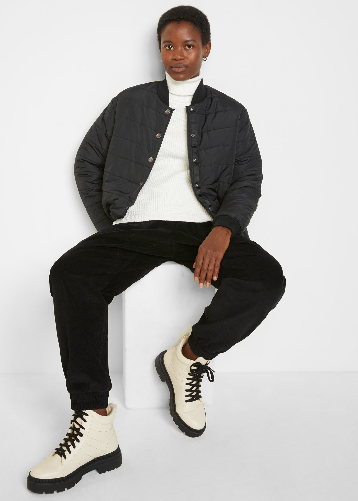 bonprix Pantalon en velours côtelé  Cord-Hose aus Baumwoll-Mix