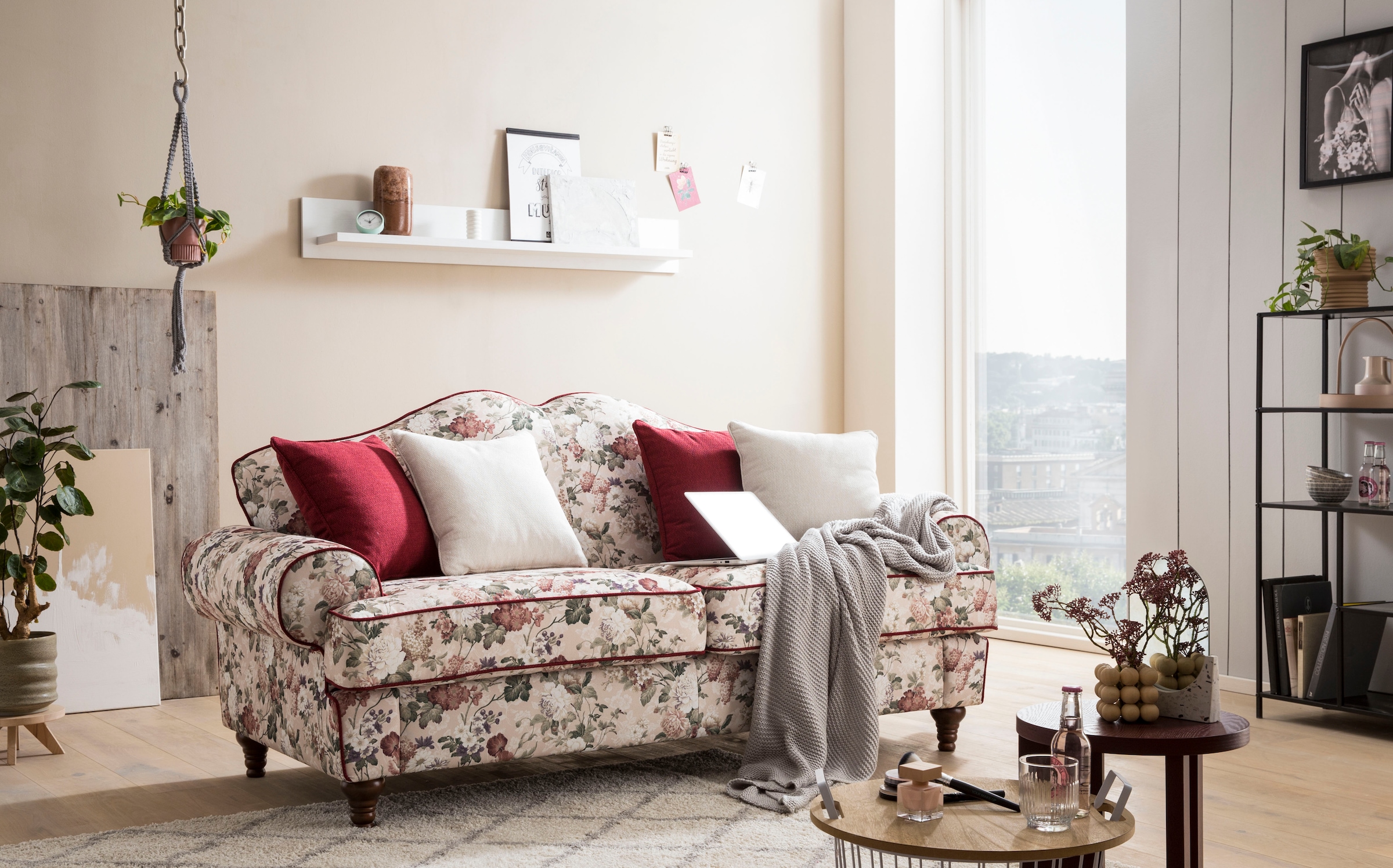 Home affaire 3-places mit 4 Zierkissen, mit gedrechselten Füssen aus Holz