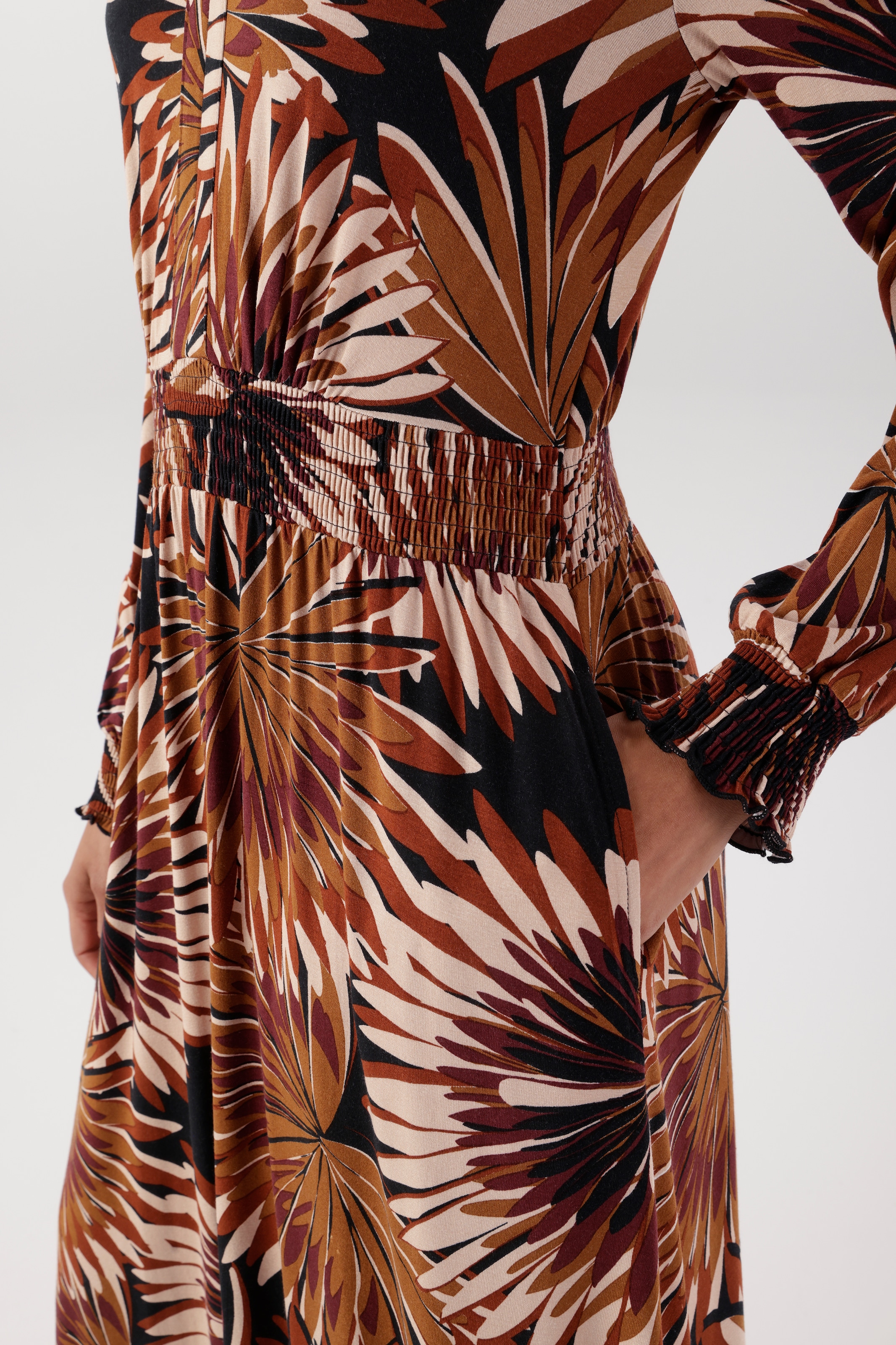 Aniston SELECTED Robe midi Avec détails smockés et imprimé floral fantaisie - NOUVELLE COLLECTION