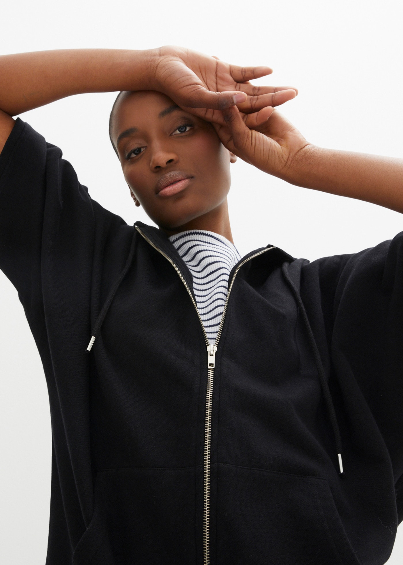 bonprix Veste sweat effet silhouette féminine, tenue légère, style sportif