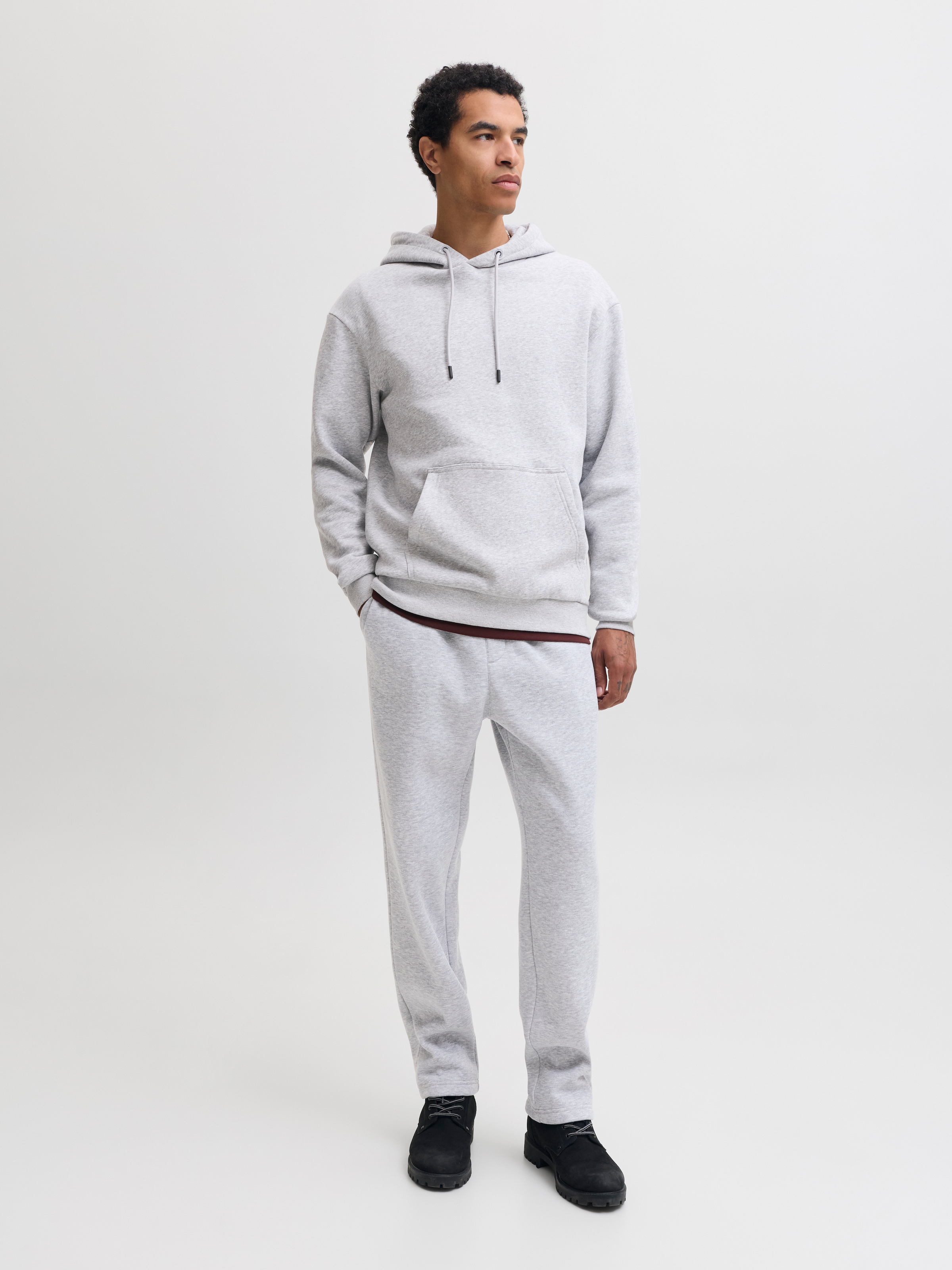 Jack & Jones Sweat à capuche »JJEBRADLEY SWEAT HOOD UNC SET PK MP«, 2 avec pantalon de survêtement, mélange de matières, coupe ample
