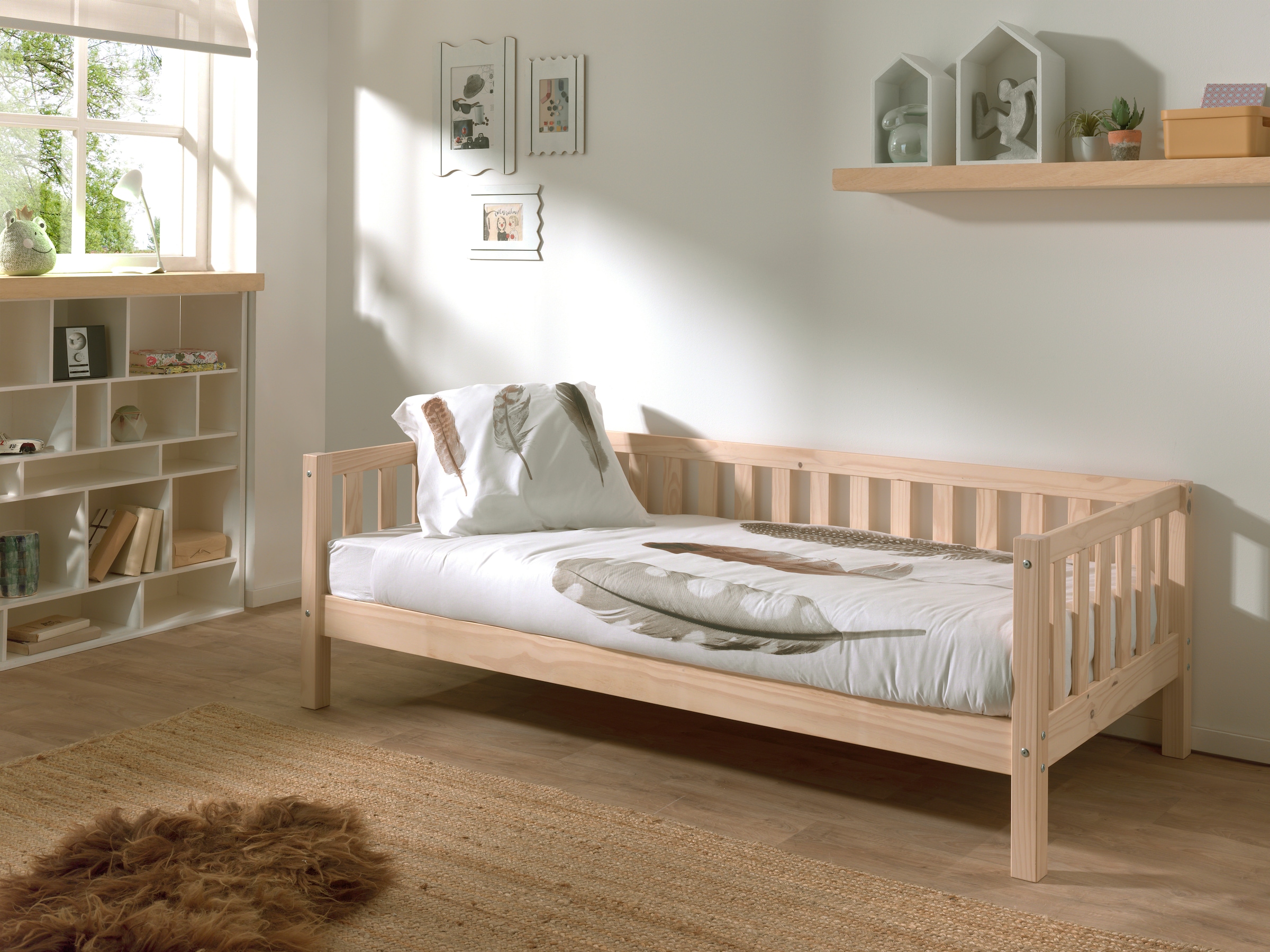 Vipack Lit simple »Sprossenumrandung, Kiefer massiv, stabil gebaut und zeitloses Design« L/H/P env. 211,2x68x97,8 cm, version pin laiteux ou blanc,  incl. sommier à lattes, avec ou sans tiroir de lit