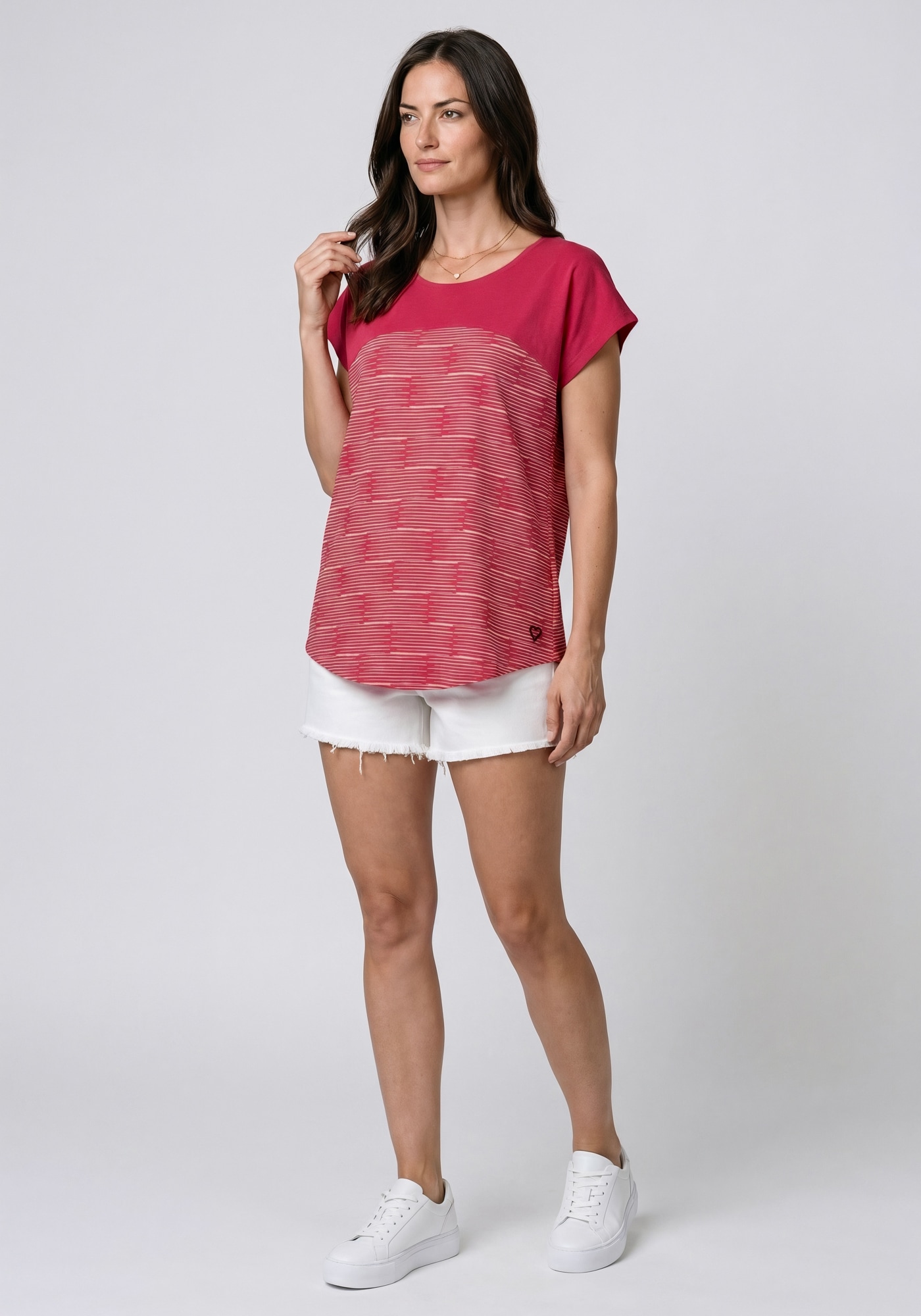 Alife & Kickin Shirt à col rond »FridaAK B« T-shirt basique polyvalent avec écusson cœur et ourlet arrondi