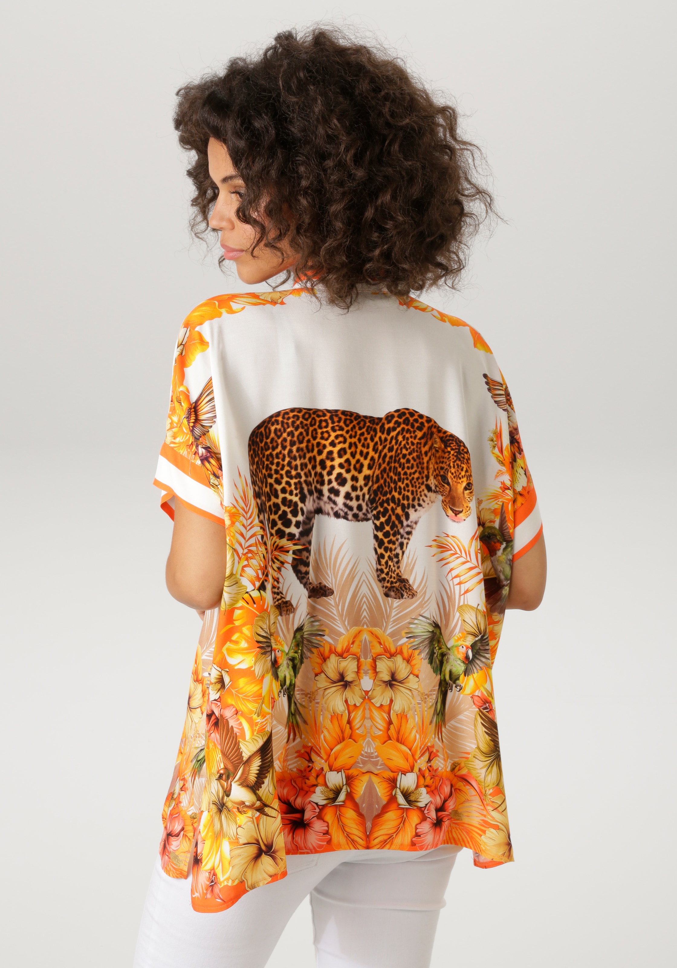 Aniston CASUAL Blouse à manches courtes avec léopards, oiseaux tropicaux, fleurs et feuilles