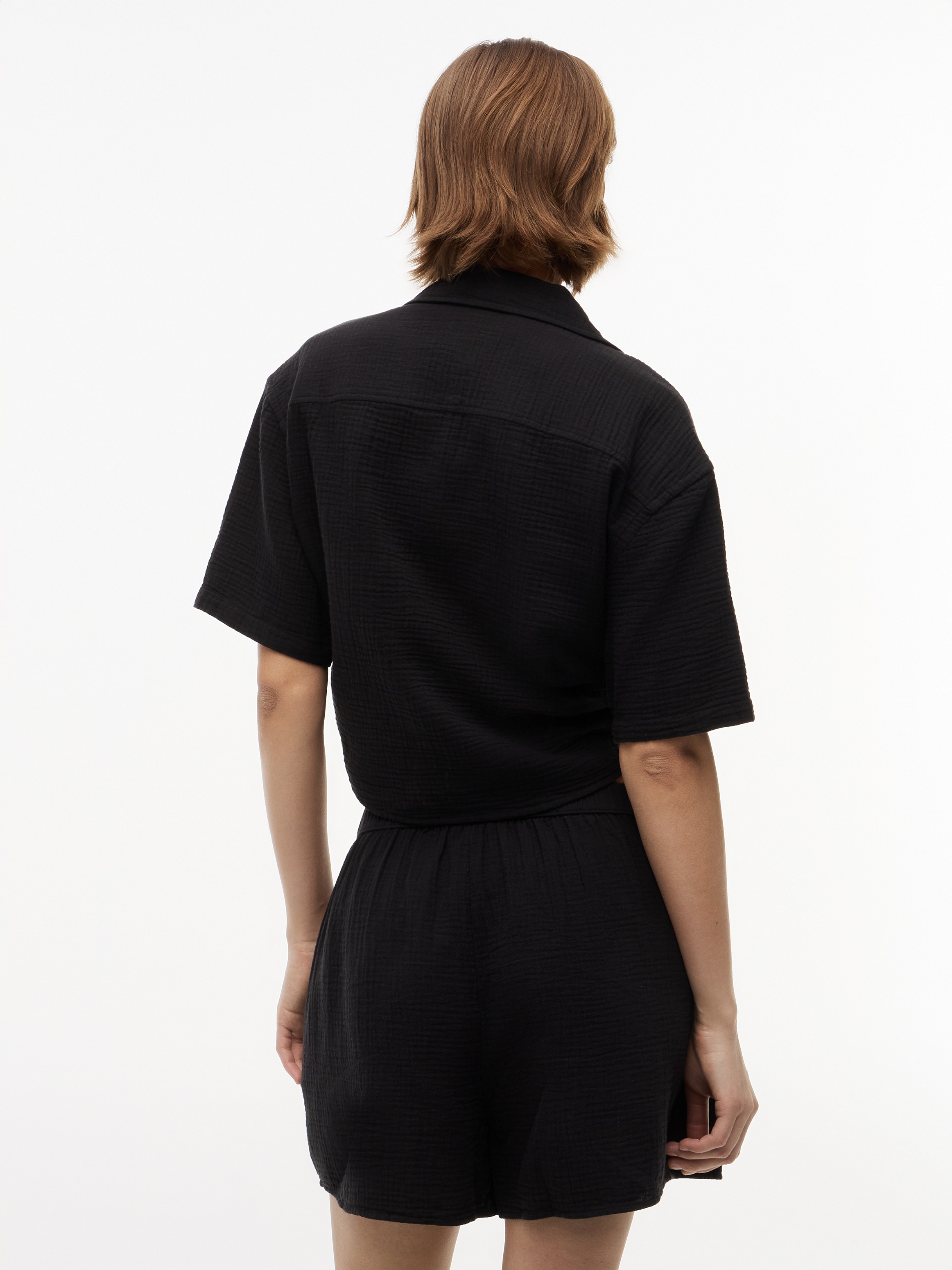 Tommy Jeans Blouse à manches courtes »TJW TEXTURED TIE FRONT SS SHIRT« coton, poche poitrine, ourlet à nouer