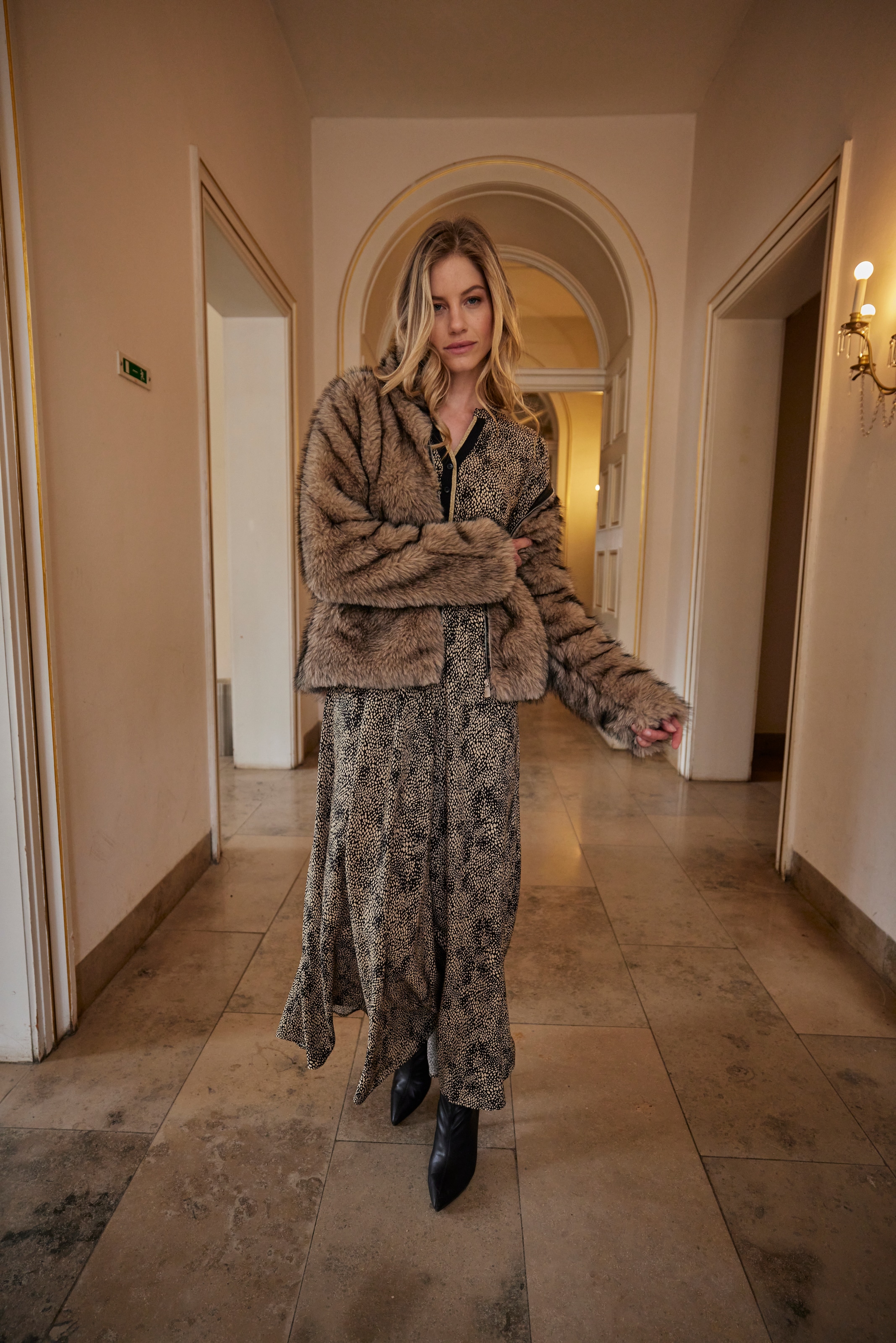 Aniston CASUAL Maxikleid mit grafischen Alloverdruck - NEUE KOLLEKTION