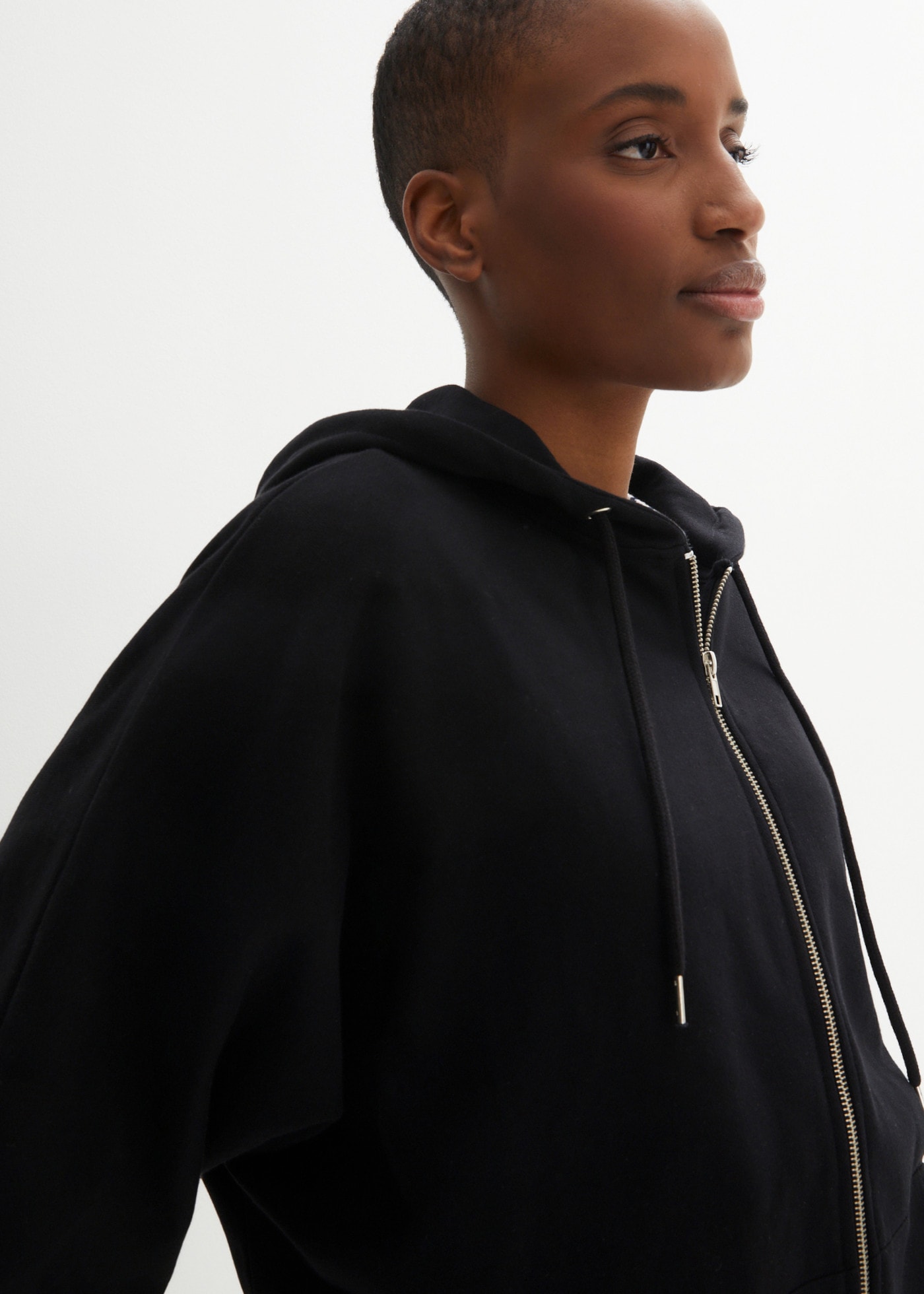 bonprix Veste sweat effet silhouette féminine, tenue légère, style sportif