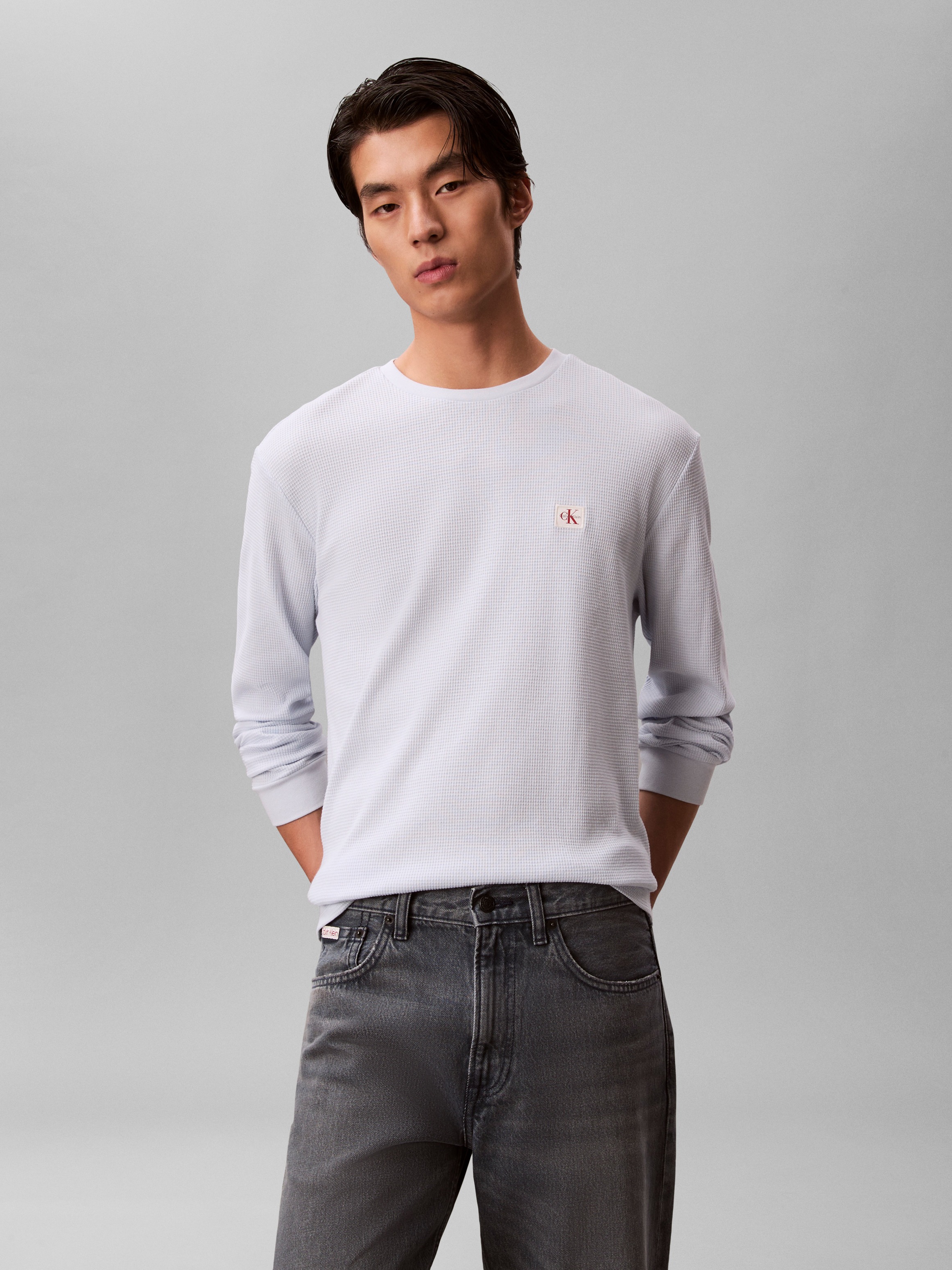 Calvin Klein T-shirt à manches longues »LS WAFFLE BADGE CREWNK TEE« avec encolure ronde