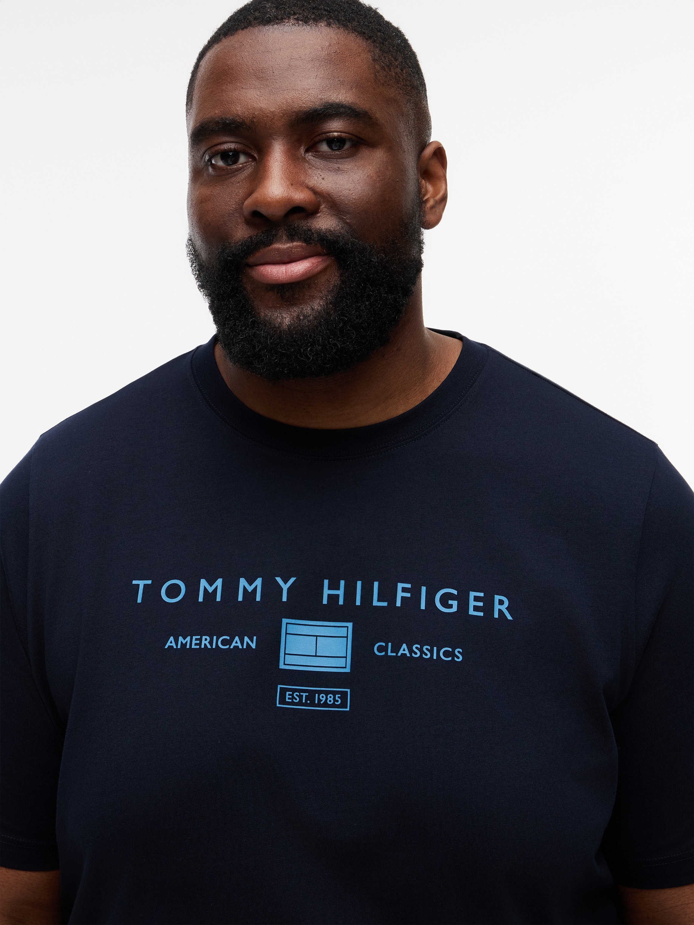 Tommy Hilfiger Big & Tall T-shirt »BT-BRAND LOVE MONO STACK« Grandes tailles, en jersey avec logo, coupe normale