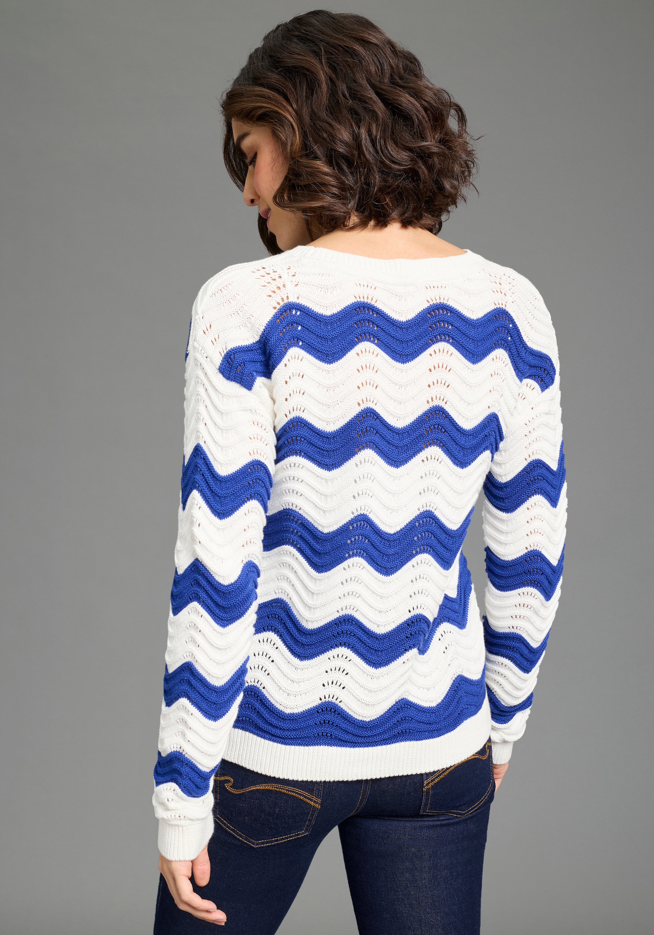 KangaROOS Pull ajouré aus Baumwolle, mit Rundhalsausschnitt, figurumspielende Passform