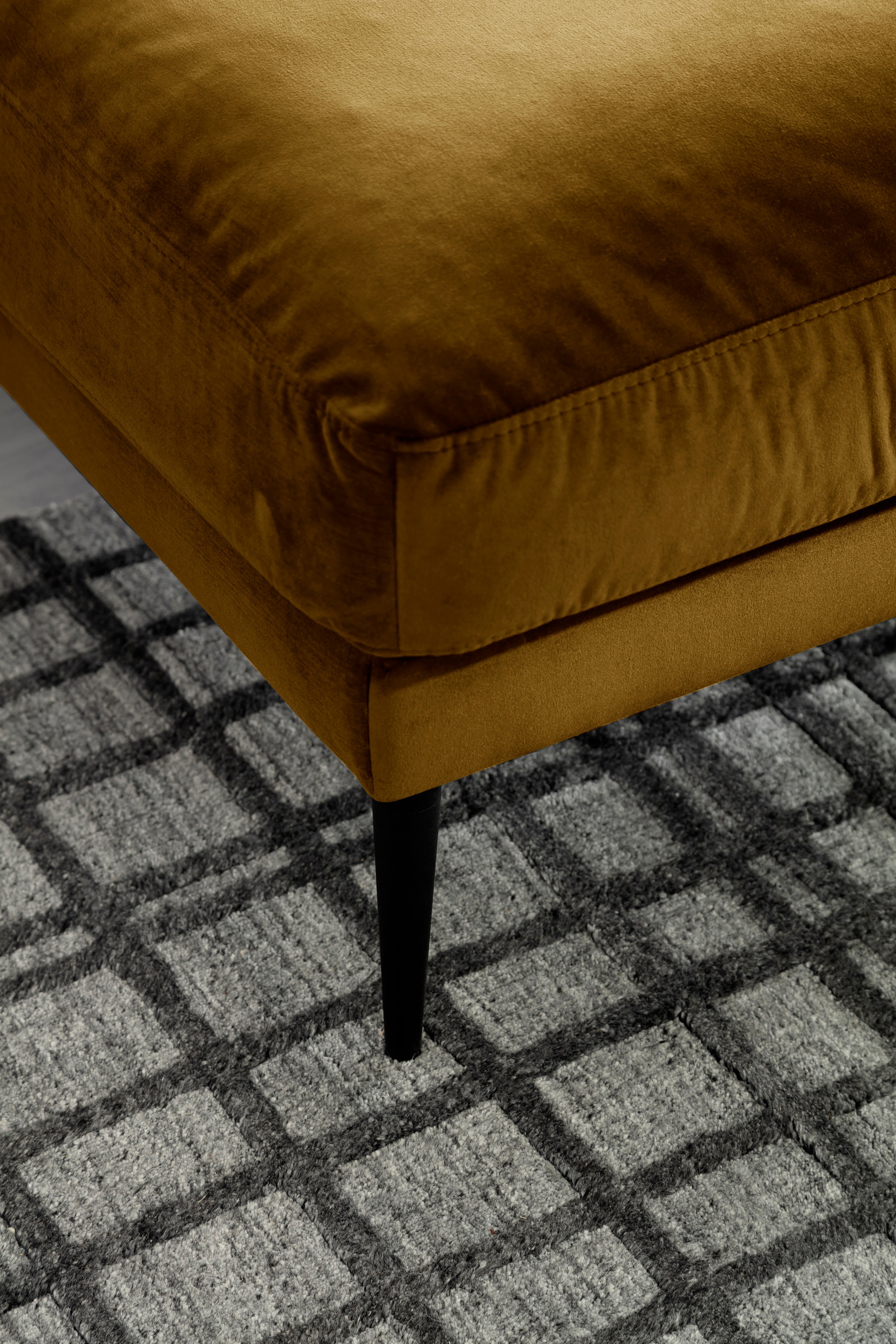 Trends by HG Polsterecke »Svea L-Form« Recamiere rechts oder links, mit Metallfuss, frei im Raum stellbar