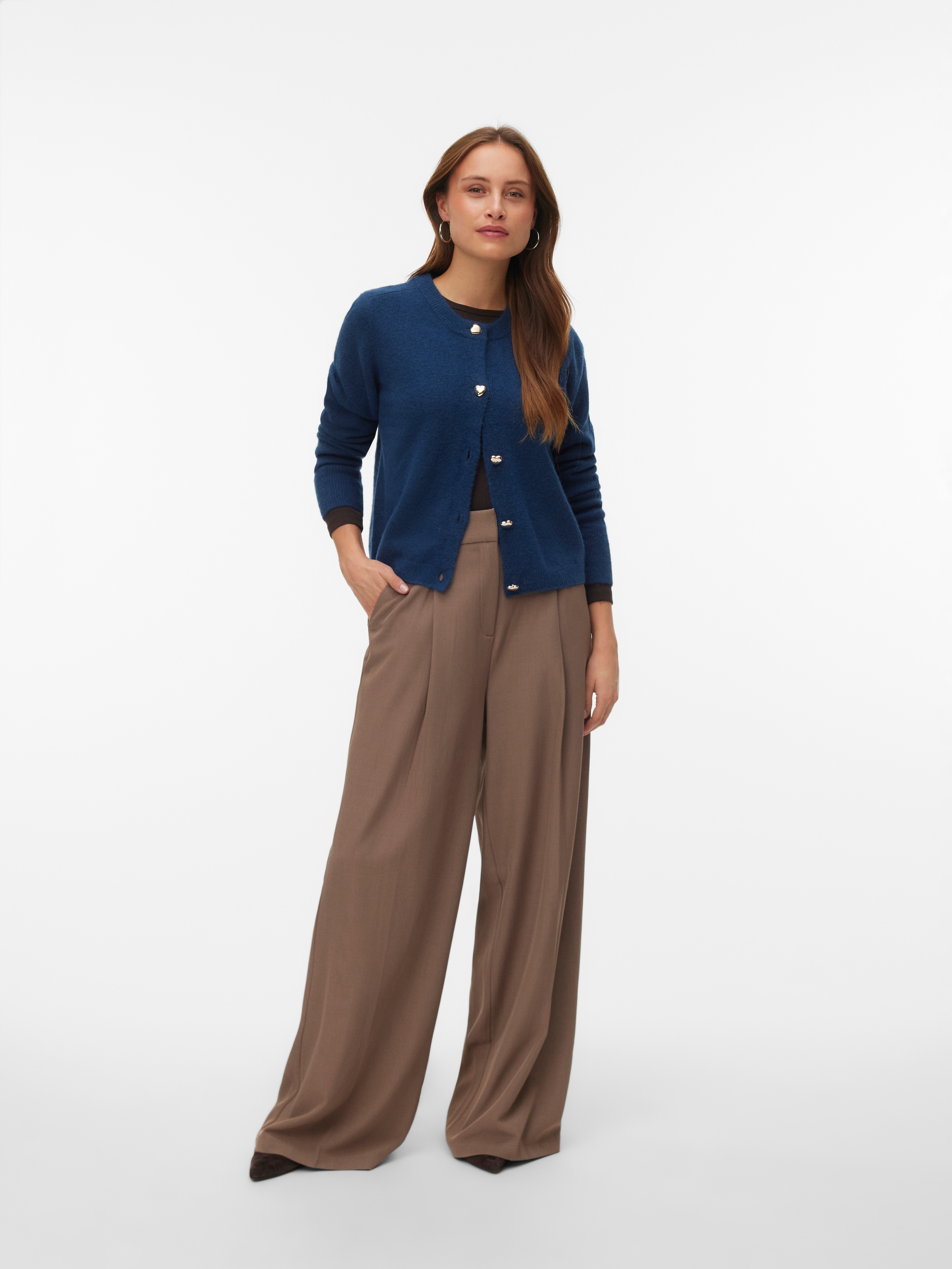 Vero Moda Veste en tricot »VMFIONA LS SHORT BUTTON CARDIGAN GA BOO« mit Wolle und Stretch