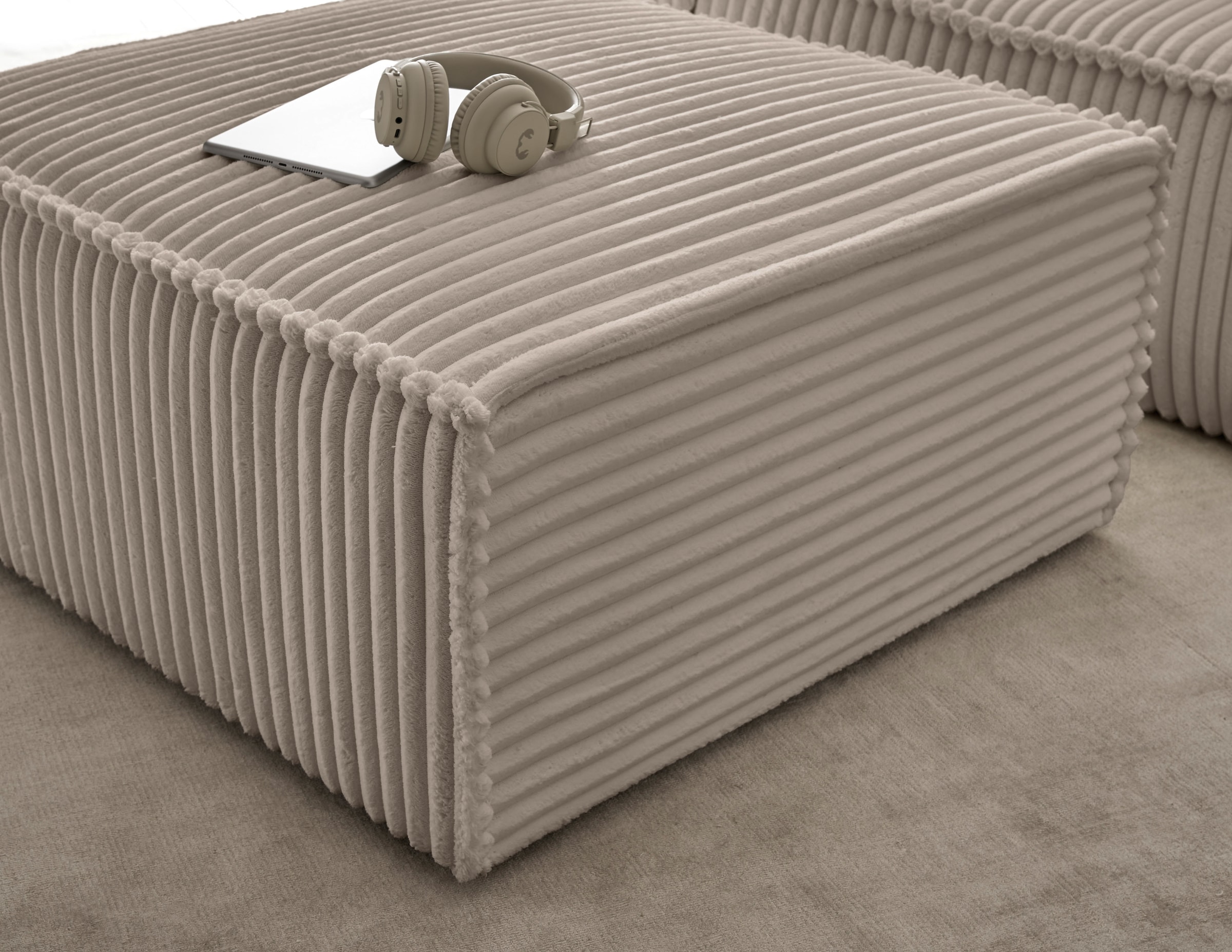 GOODproduct Hocker »FINNLEY, Polsterhocker in Bouclé, Struktur fein u. Mega Cord verfügbar« passend zum Loveseat der Serie Finnley