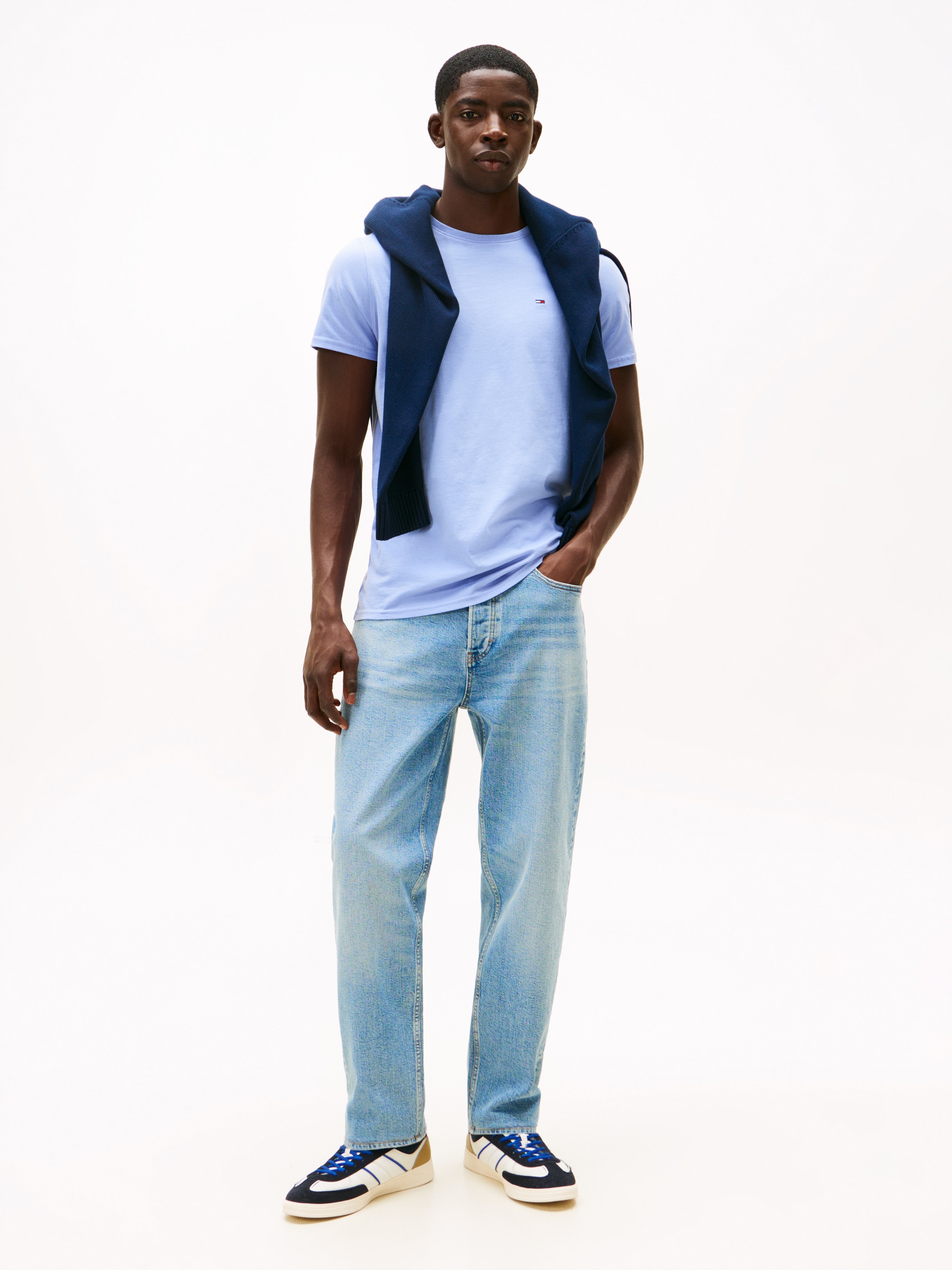 Tommy Jeans T-Shirt »TJM ESSENTIAL SOLID TEE« mit Rundhalsausschnitt und dezenter Logo-Flag