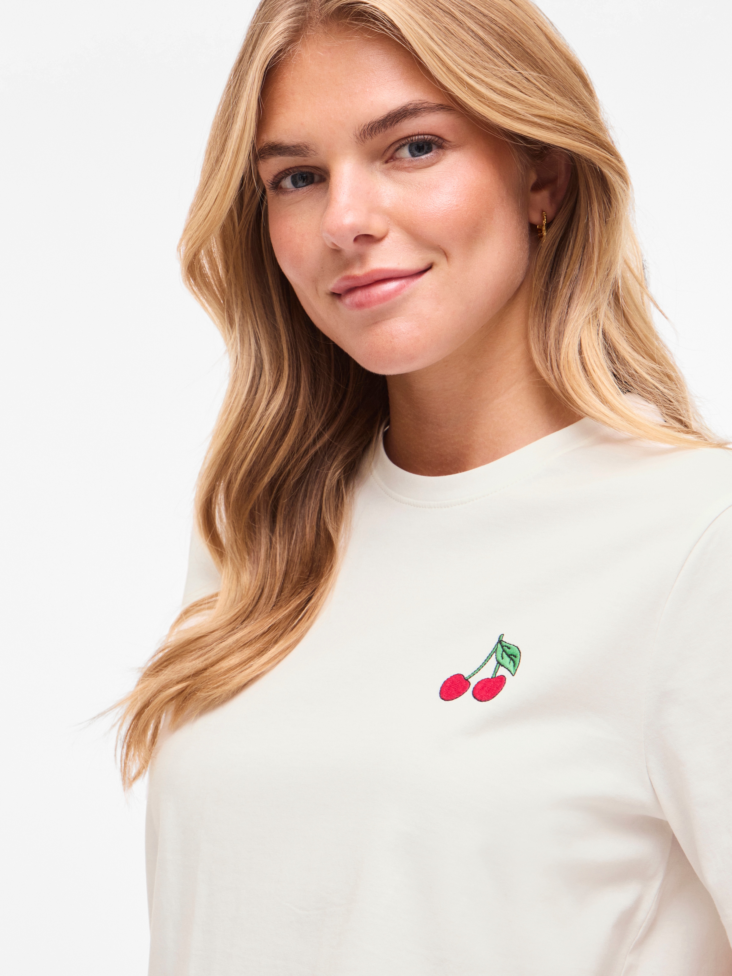 Vila T-shirt à manches courtes »VISYBILLA CHERRY O-NECK S/S TOP/PB/LC«