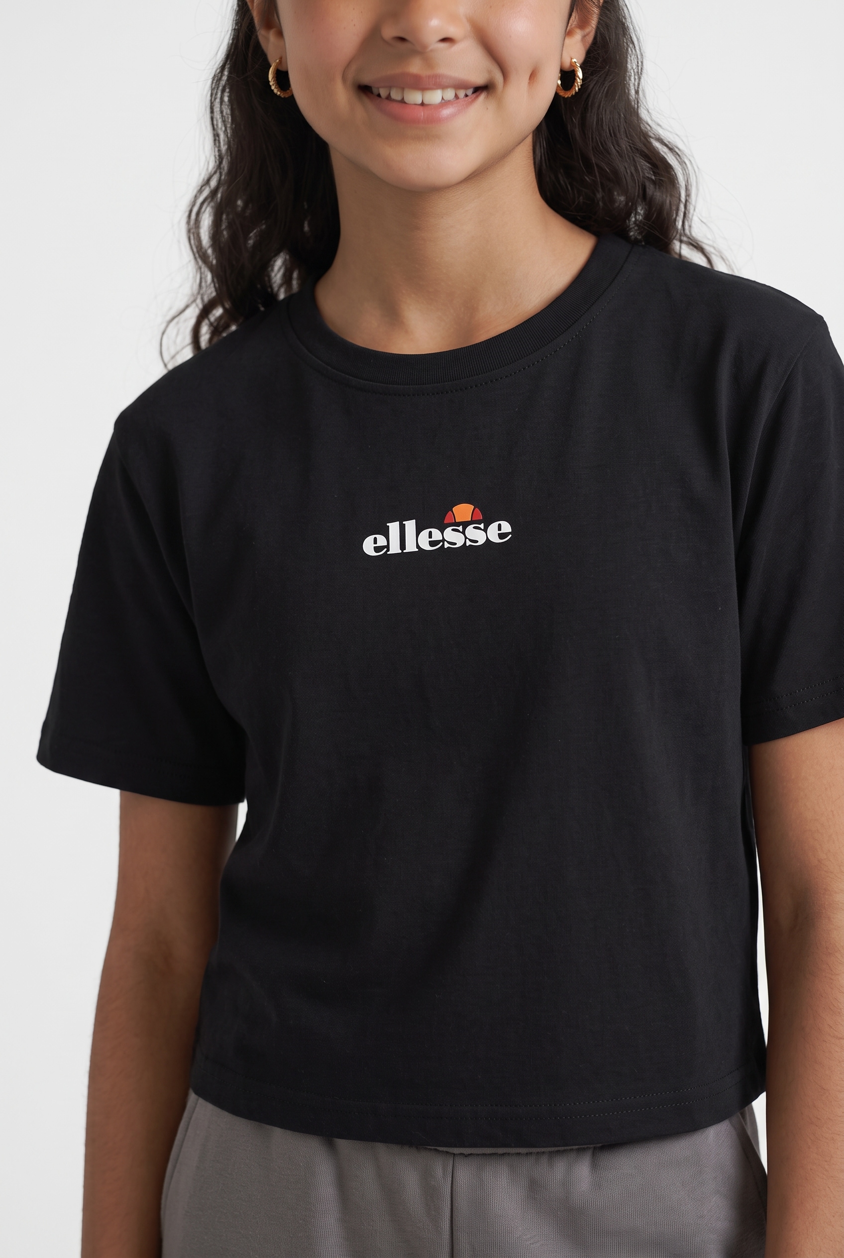 Ellesse T-shirt »PINEROLO TEE« avec col rond, design à manches courtes, en coton, longueur normale