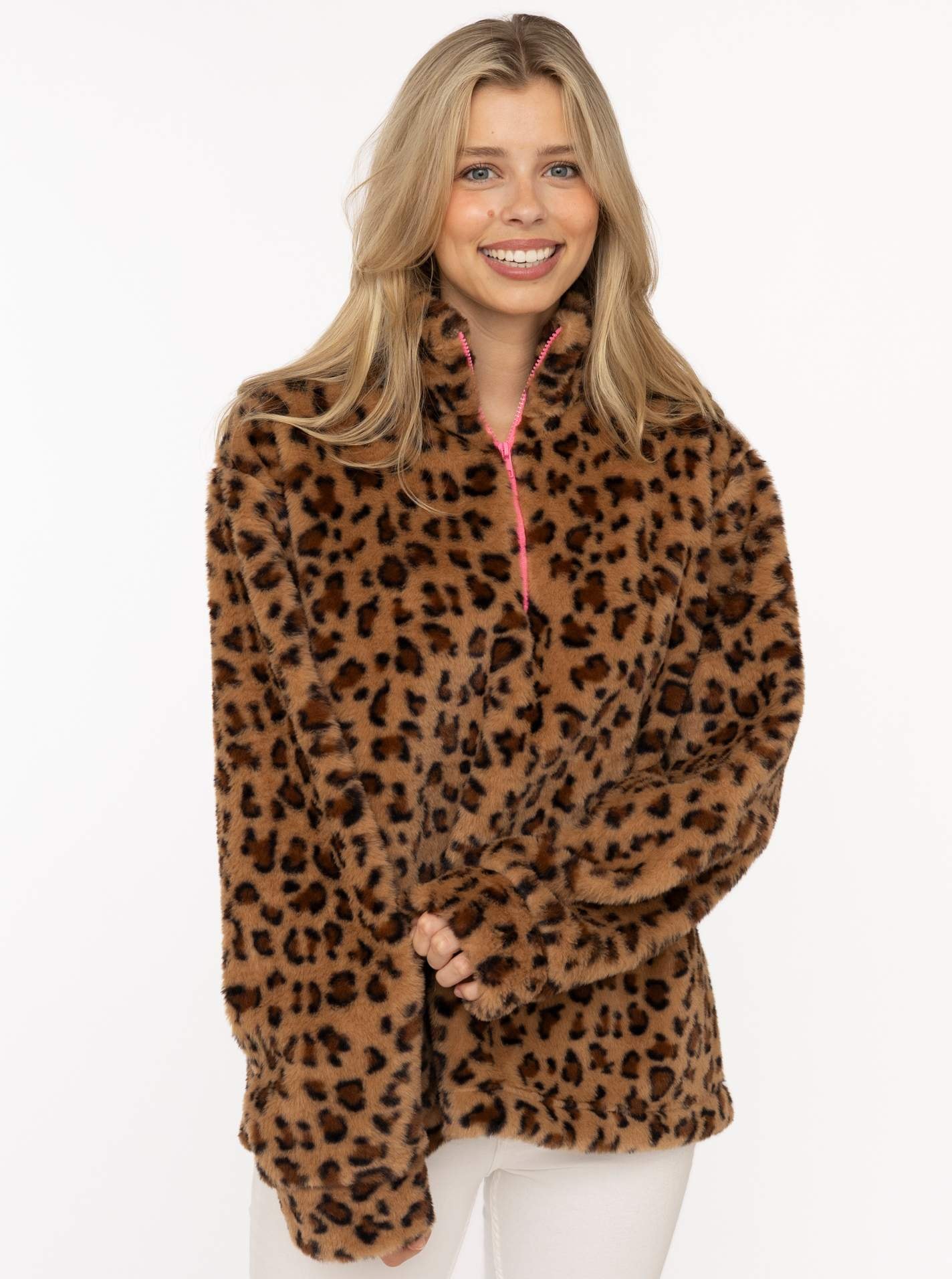 Zwillingsherz Troyer »Fake Fur Troyer Cozy Leo« avec col montant, fermeture éclair, matériau pelucheux, imprimé léopard intégral