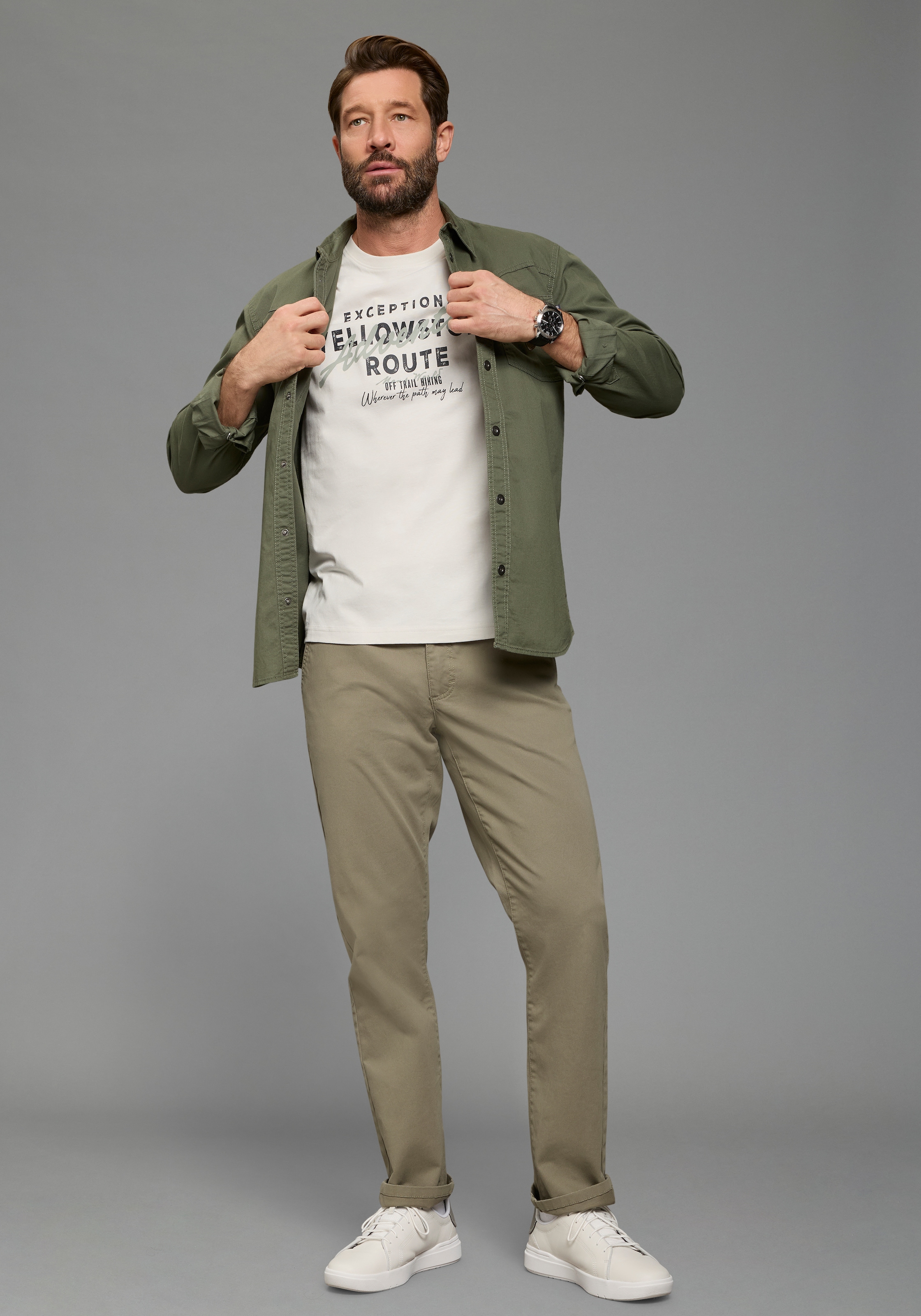 Man's World Rundhalsshirt »Neue Kollektion!« normale Passform, Kurzarm, mit Print-Applikation