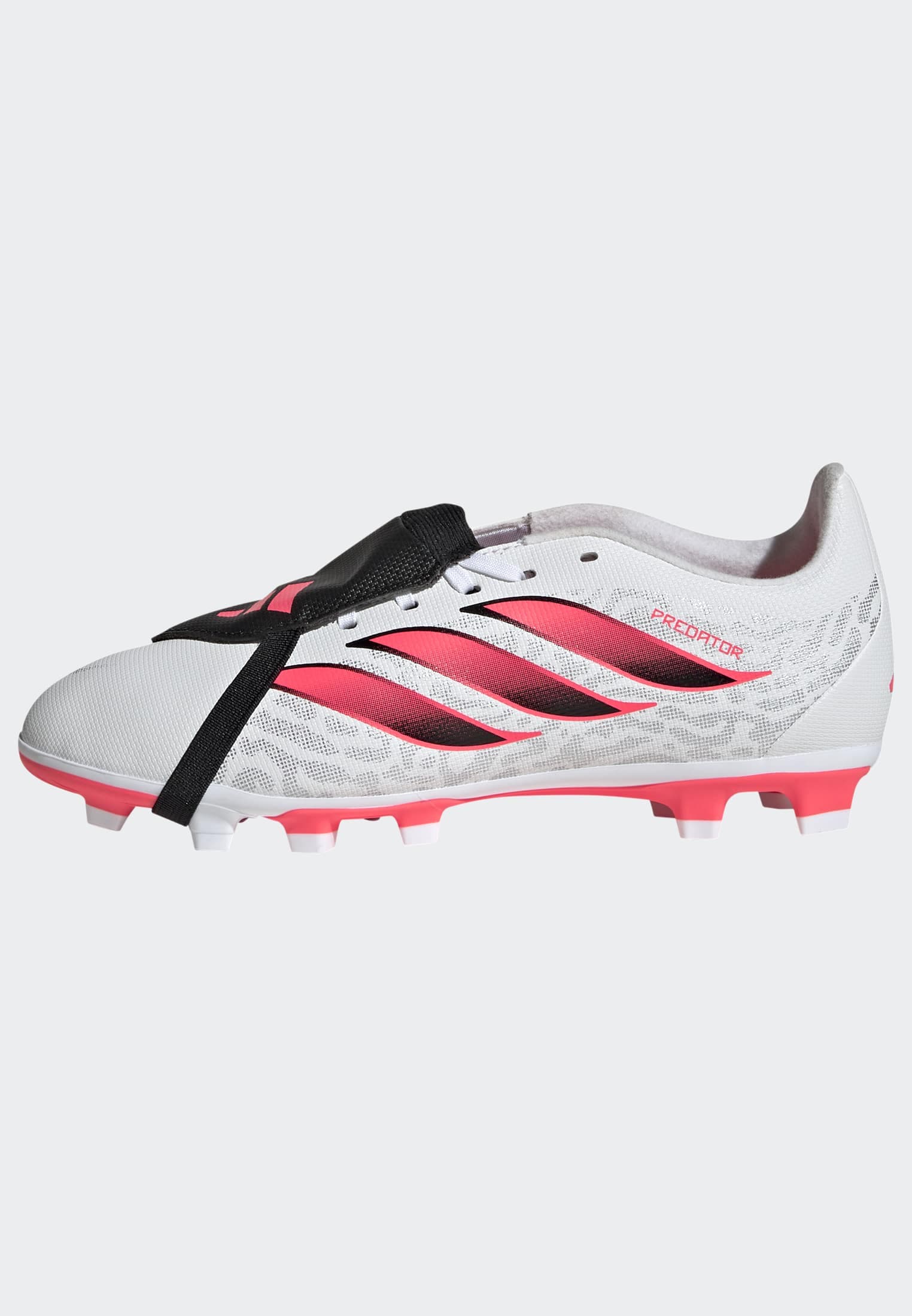 adidas Performance Chaussure de football »PREDATOR CLUB KIDS , FESTE BÖDEN/GEMISCHTE BÖDEN, UMSCHLAGBARE ZUNGE«  adapté à de nombreux types de sols, pour adolescents et enfants