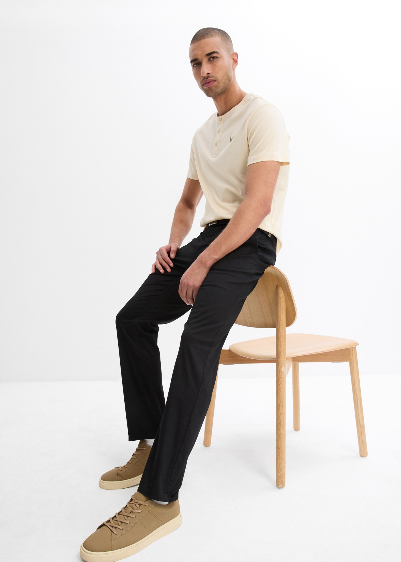 bonprix Chinos  aus Baumwolle mit Elasthan-Anteil, seitlicher Gummizug in der Taille