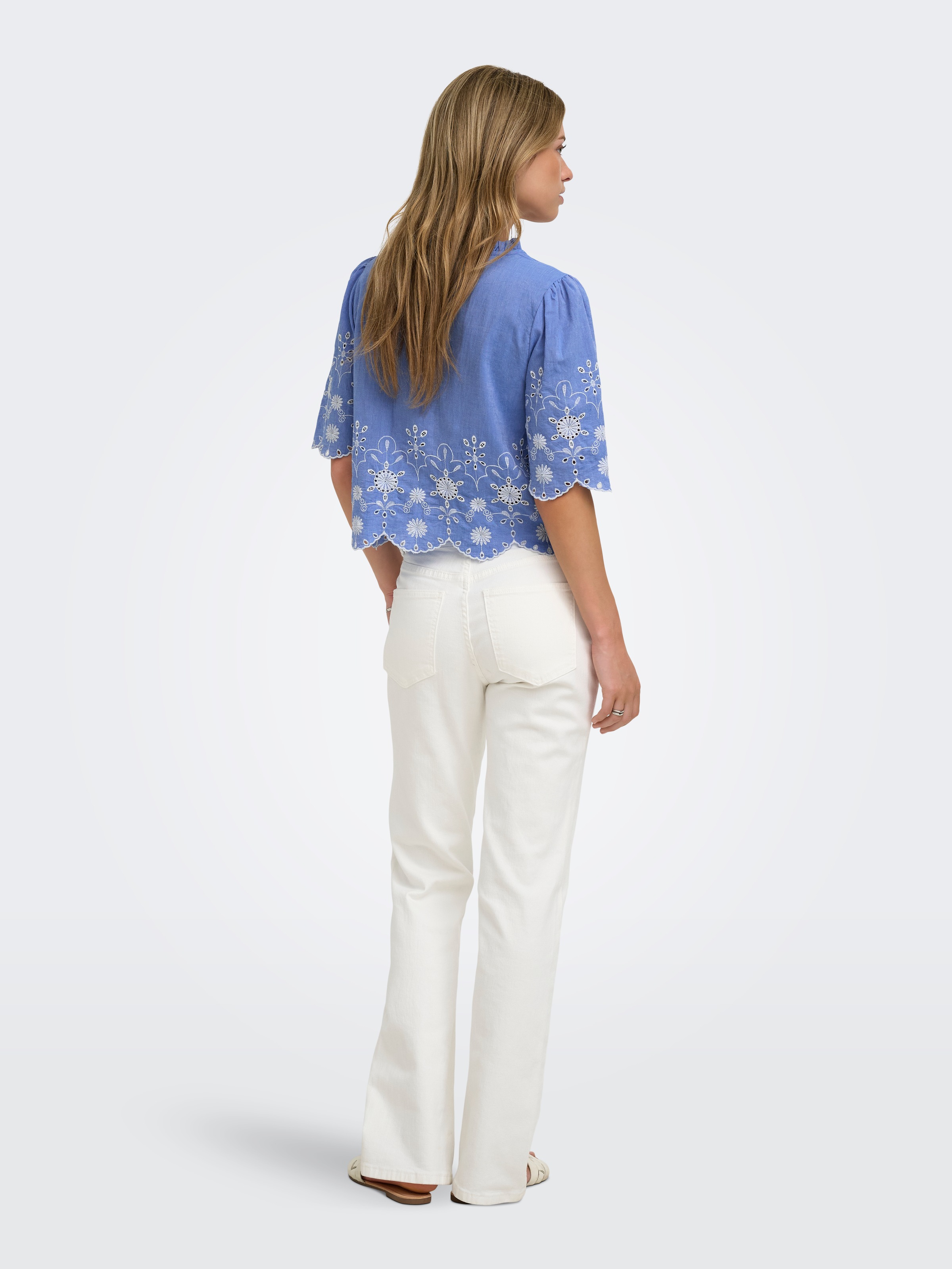 ONLY Blouse à manches courtes »ONLMIFFY S/S EMB TIE TOP NOOS WVN« coton, coupe régulière, col en V