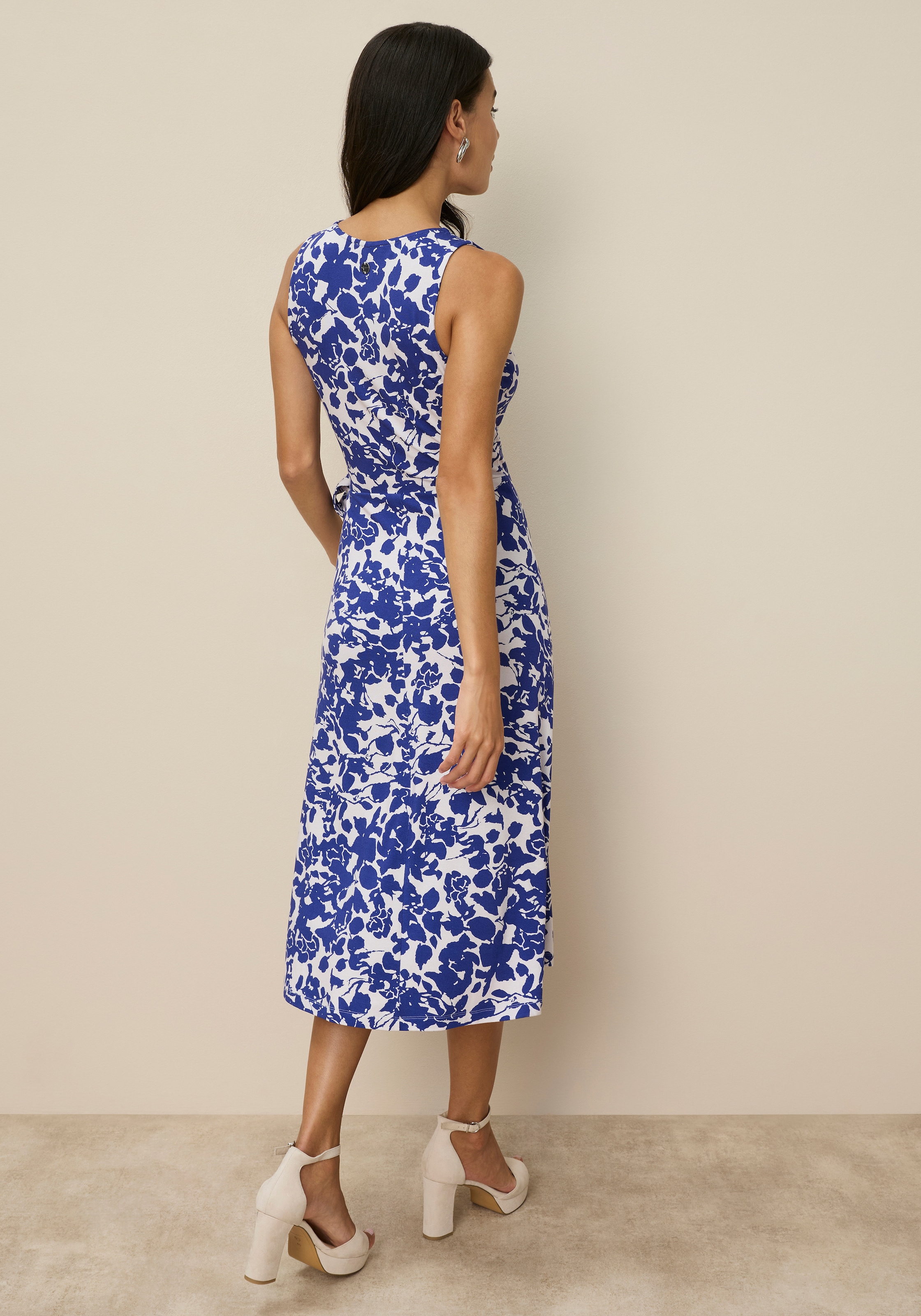 Tamaris Jerseykleid mit femininer Wickeloptik und sommerlichem Muster