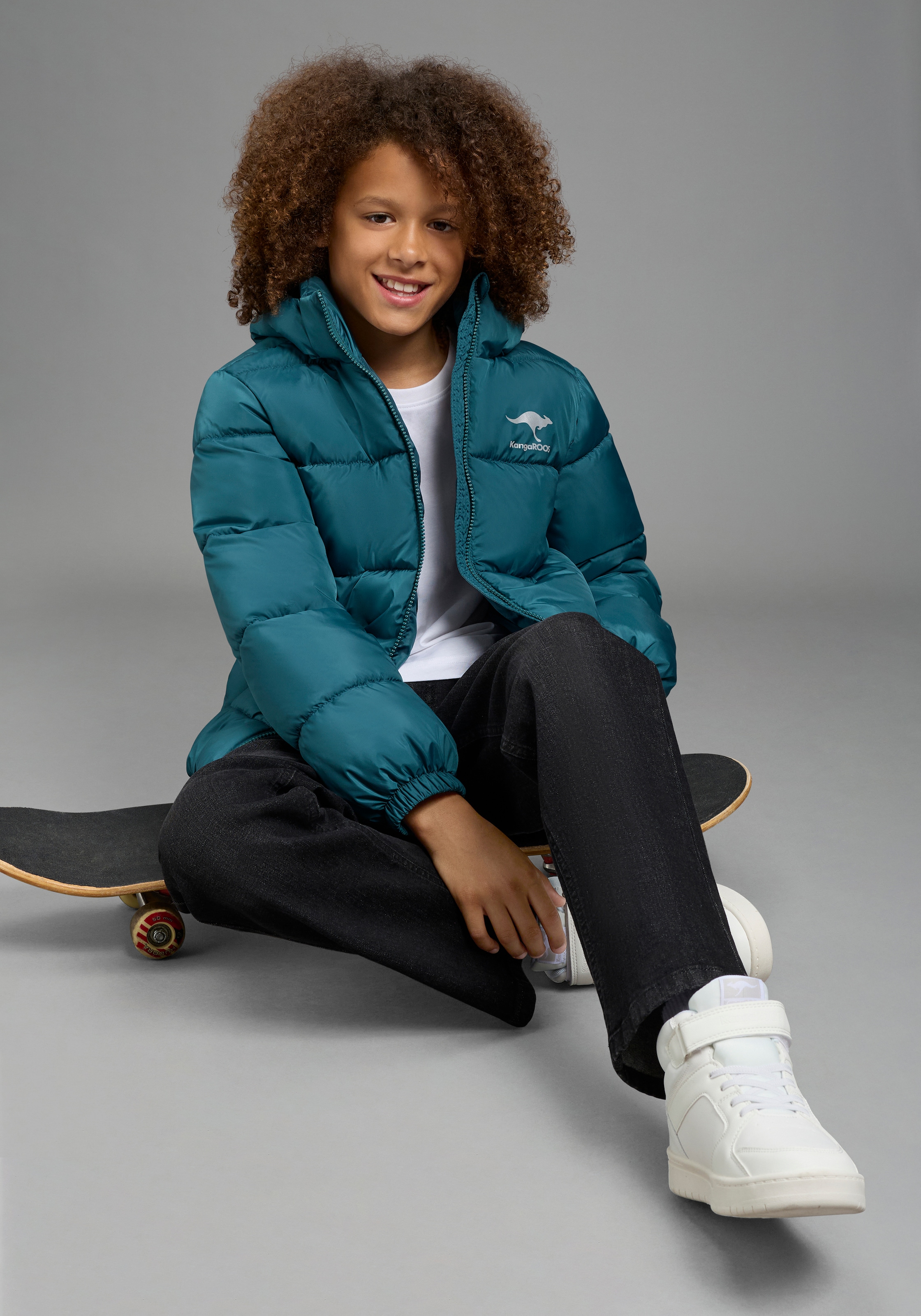 KangaROOS Veste d'hiver »warme Outdoor Steppjacke mit KangaROOS Print« avec capuche Veste chaude d’hiver avec imprimé logo réfléchissant