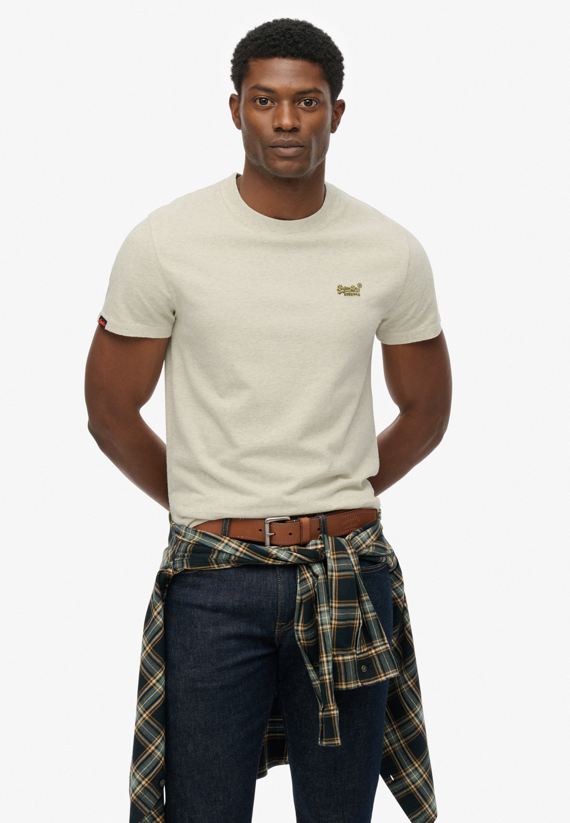 Superdry Shirt à col rond »ESSENTIAL LOGO EMB TEE« en coton et jersey simple, coupe slim, manches courtes, longueur hanche