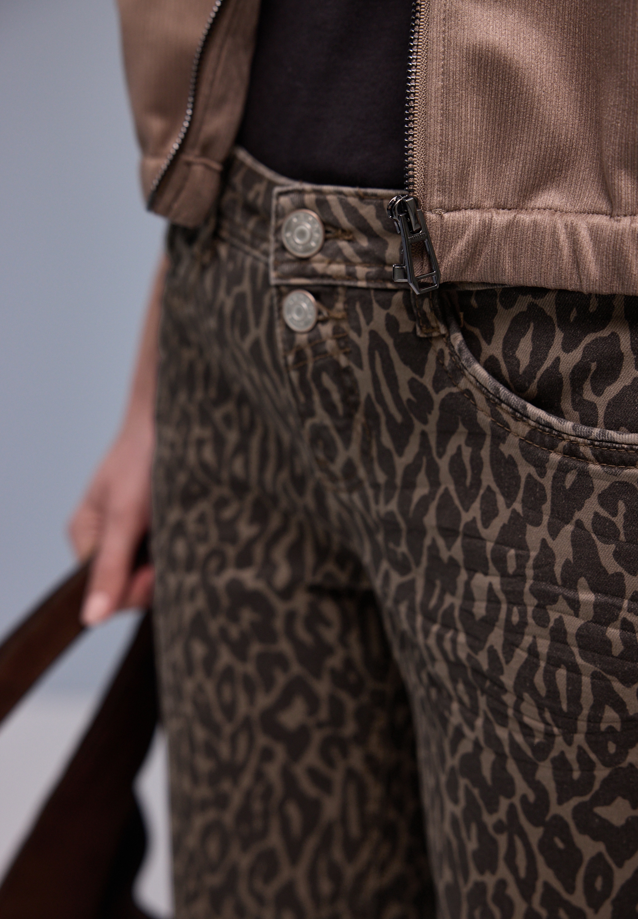 STREET ONE Jeans droit »Style Amalia« im Leo-Look