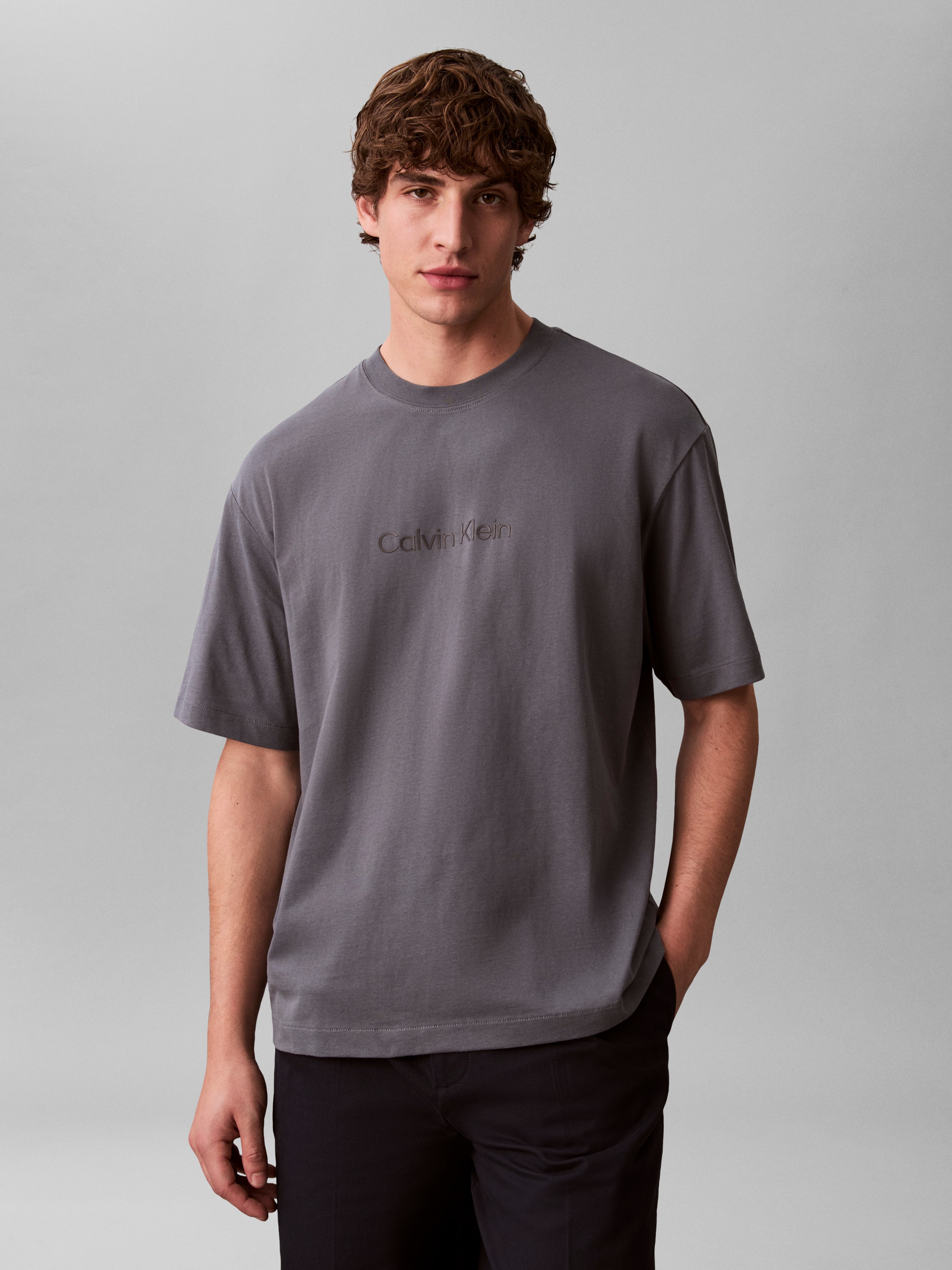 Calvin Klein T-shirt »SS RLXD STANDARD LOGO CREWNK TEE« Rundhalsausschnitt, relaxed fit