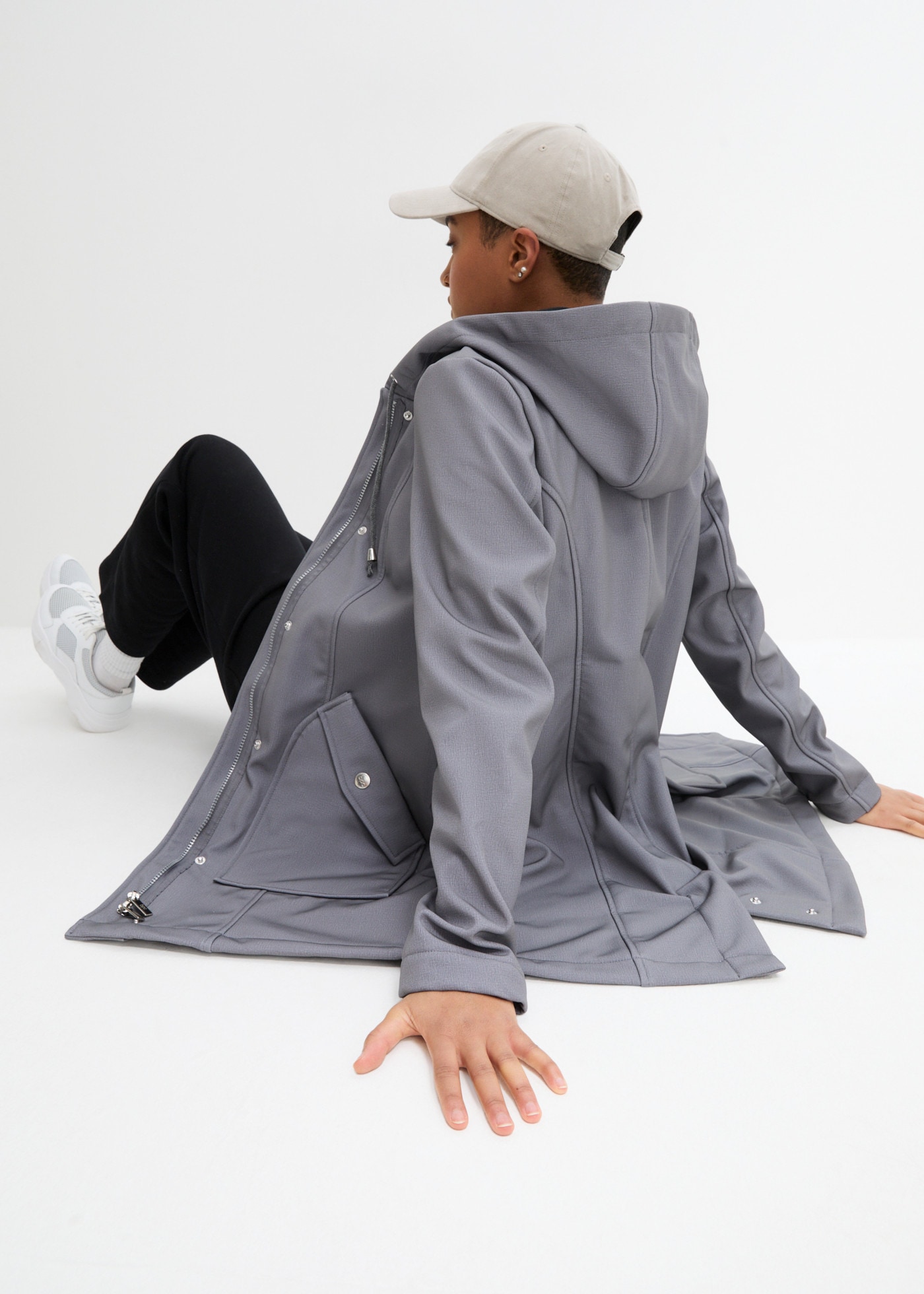 bonprix Veste softshell style sportif, coupe droite, avec coutures décoratives
