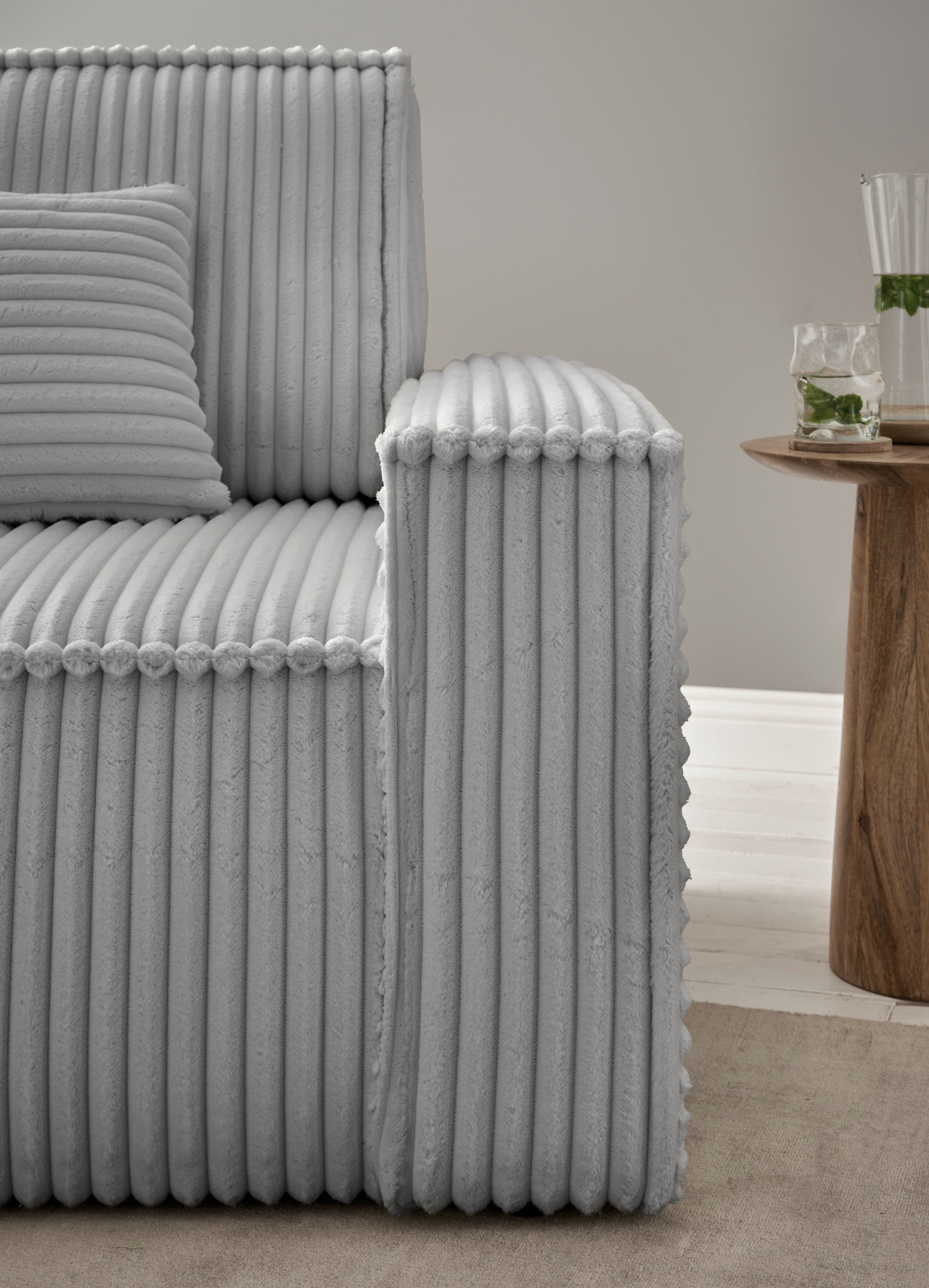 GOODproduct Loveseat »FINNLEY, Loveseat & Hocker im Set, trendige Stoffe, inkl. Zierkissen« 2 Stk. tlg. verfügbar in den Stoffqualitäten Bouclé, Struktur fein und Mega Cord