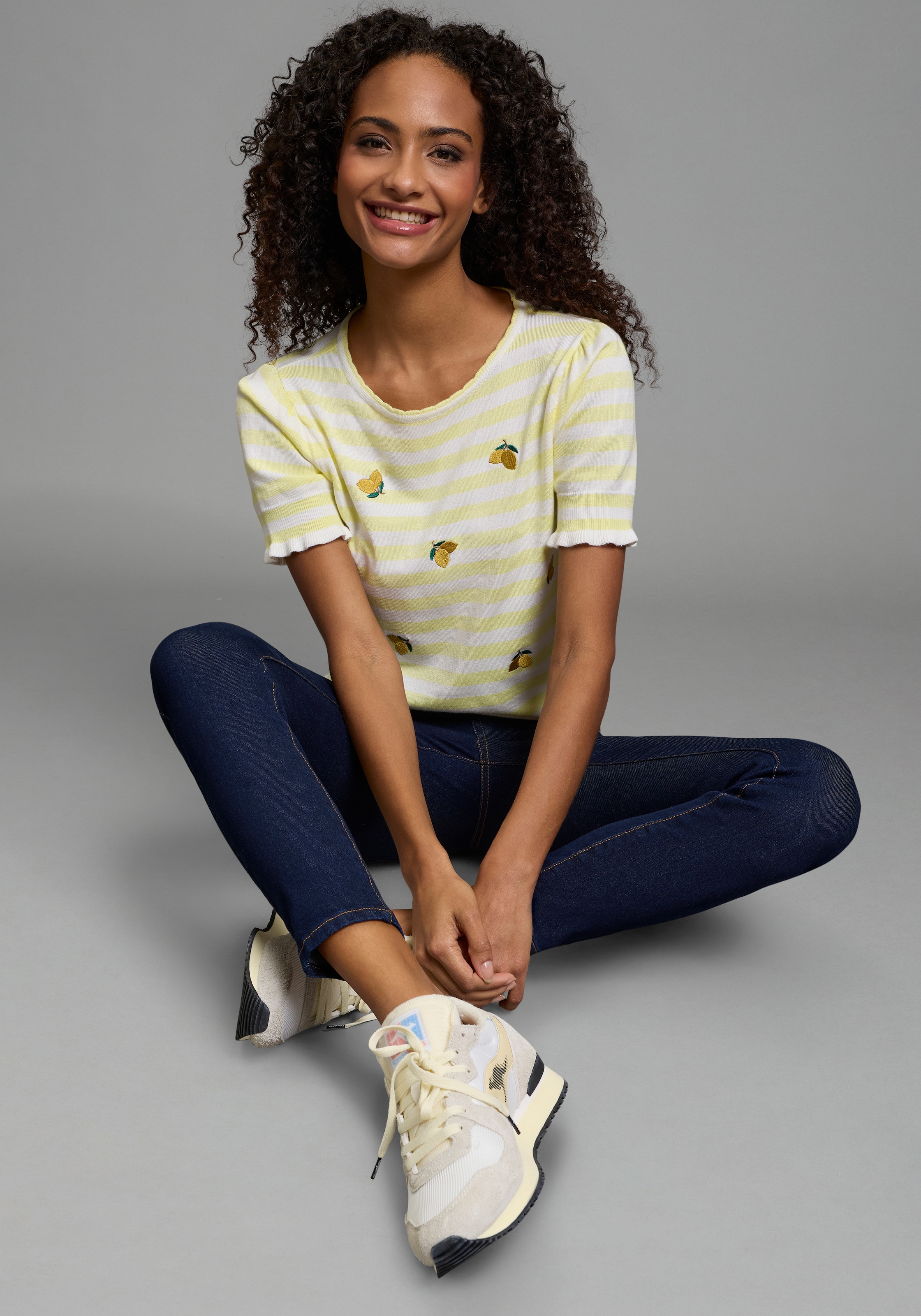 KangaROOS Kurzarmpullover Mit Rundhalsausschnitt, Kurzarm, Zitronenstickerei