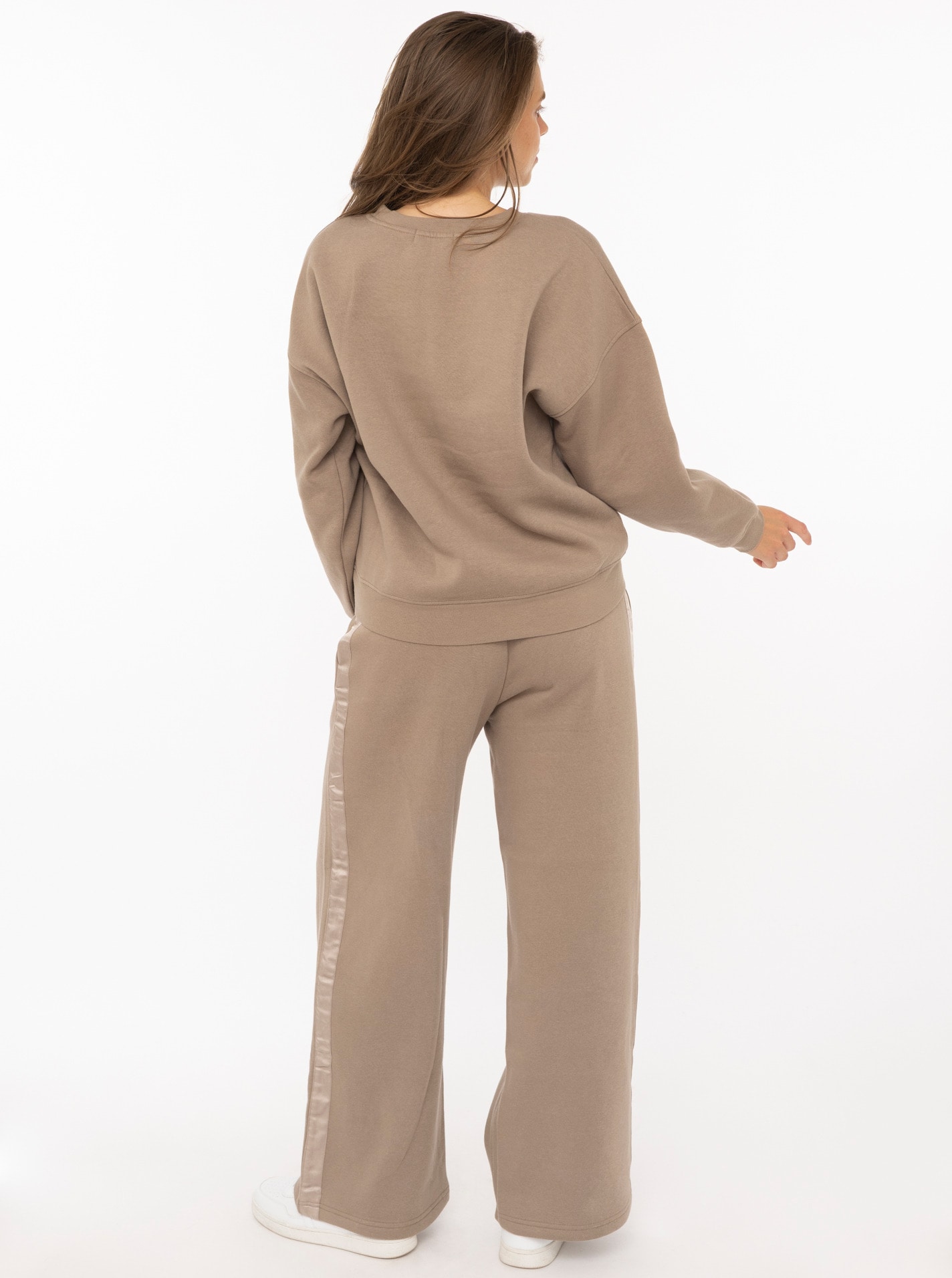 Zwillingsherz Sweat-shirt »"AMOUR"«, Rundhals, Boxy Fit, Satin Schriftzug, überschnittene Schultern
