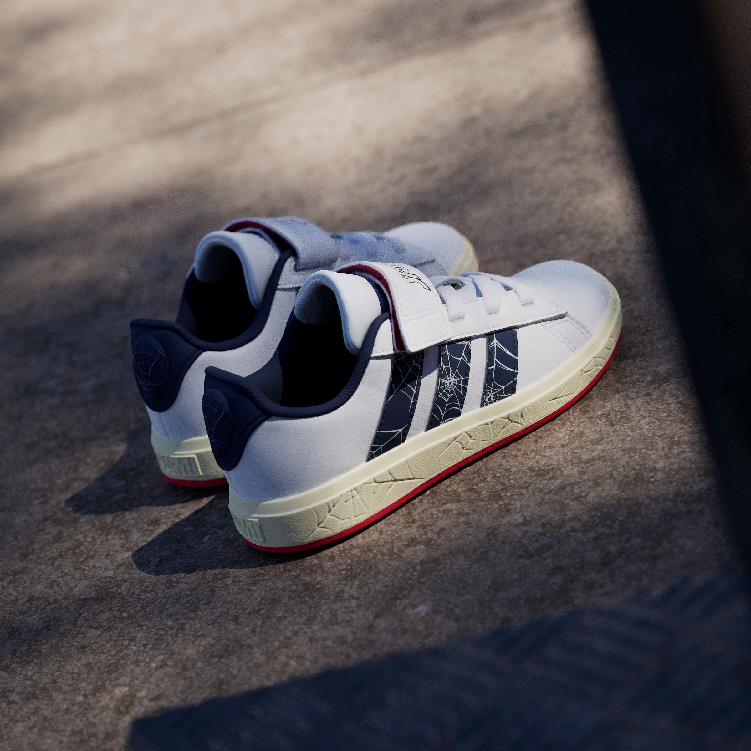 adidas Sportswear Sneakers »ADIDAS MARVEL SPIDER-MAN GRAND COURT KIDS«  pour enfants et adolescents