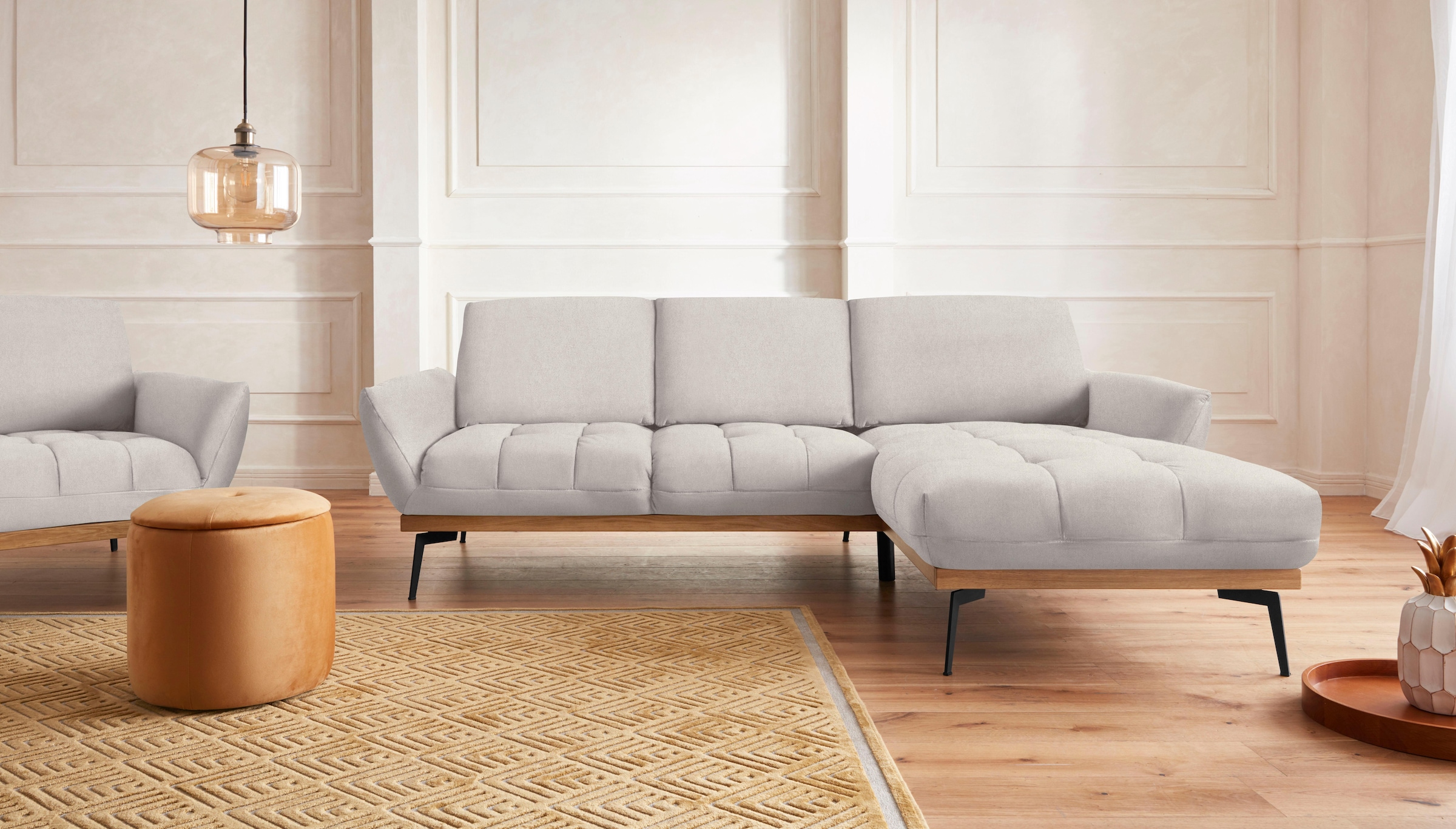 exxpo - sofa fashion Canapé d'angle »Palic, inkl. Rückenverstellung, bequem, elegant, Breite 245cm, L-Form« vom Sofa zum Hochlehner. Hohe Füsse und Holzblende als Designmerkmal