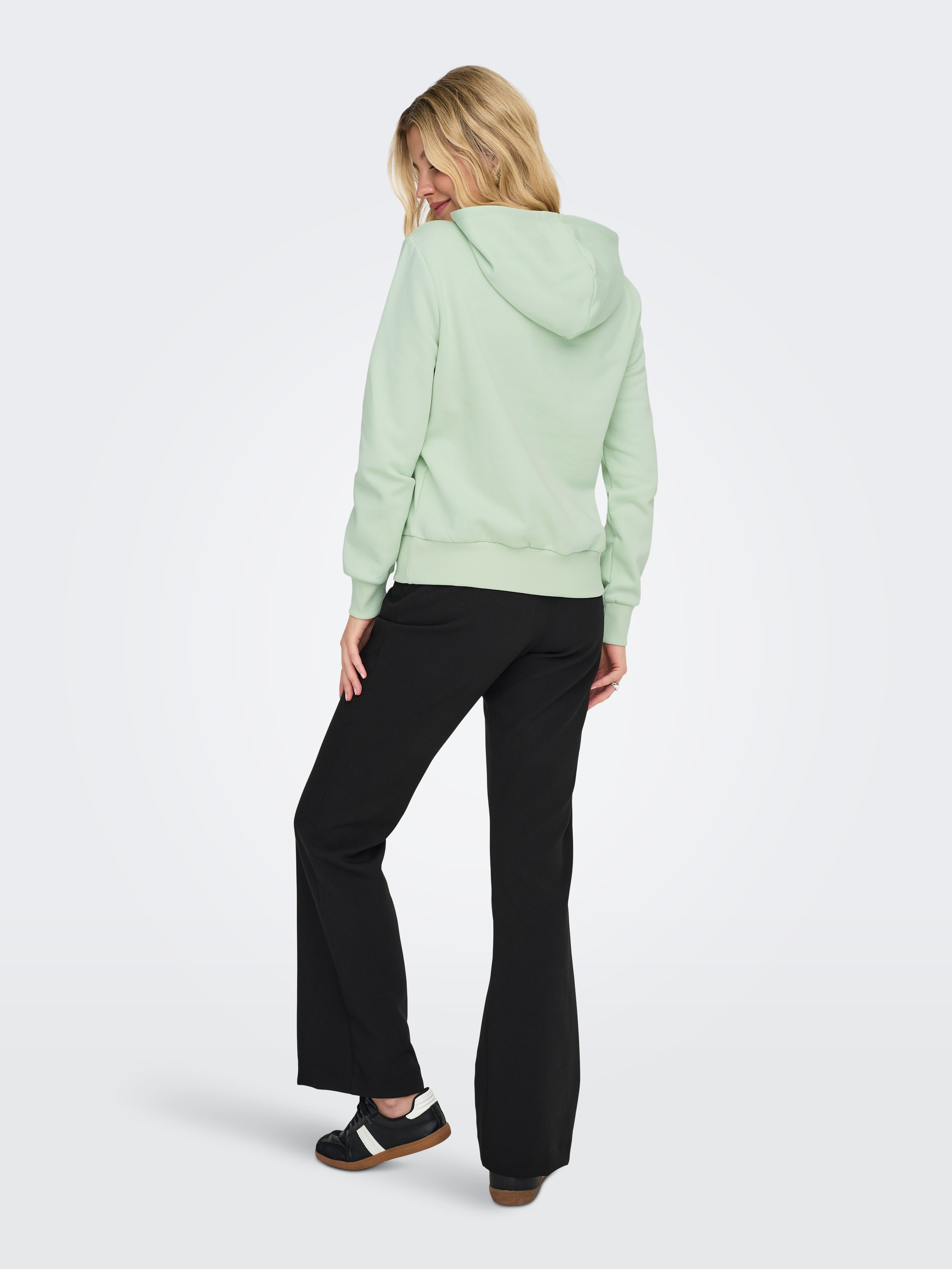 ONLY Sweat à capuche »ONLNOLI L/S HEART HOOD SWT NOOS«, mélange coton, coupe régulière
