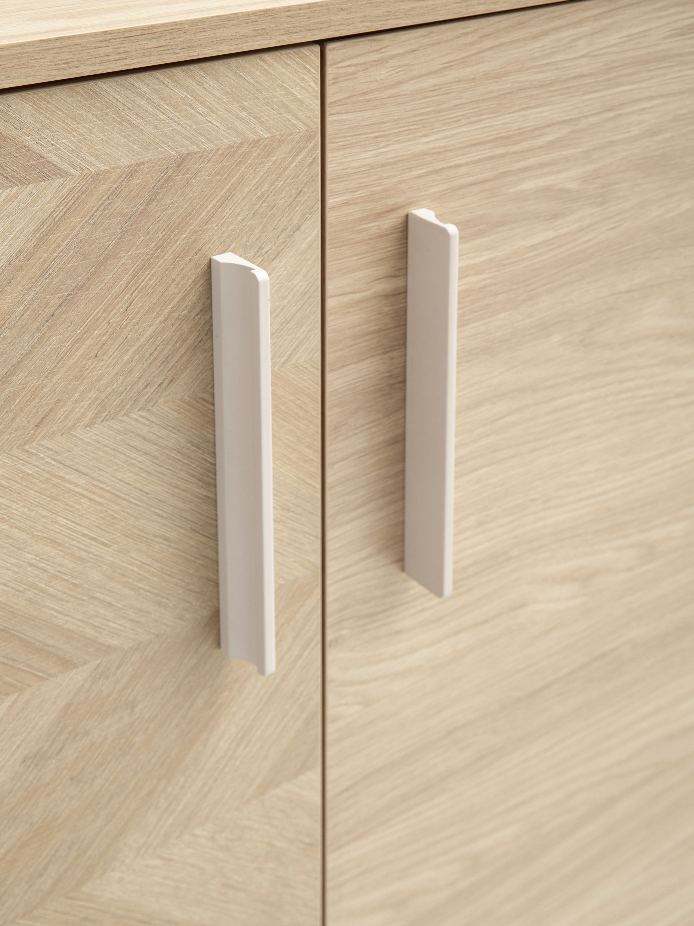 Schildmeyer Armoire de classement »AREZZO, Höhe 150 cm, 2 Türen, Fischgräten Dekor, MADE IN GERMANY« 1 cuis tlg. Porte gauche avec décor en chevrons, FABRIQUÉ EN ALLEMAGNE